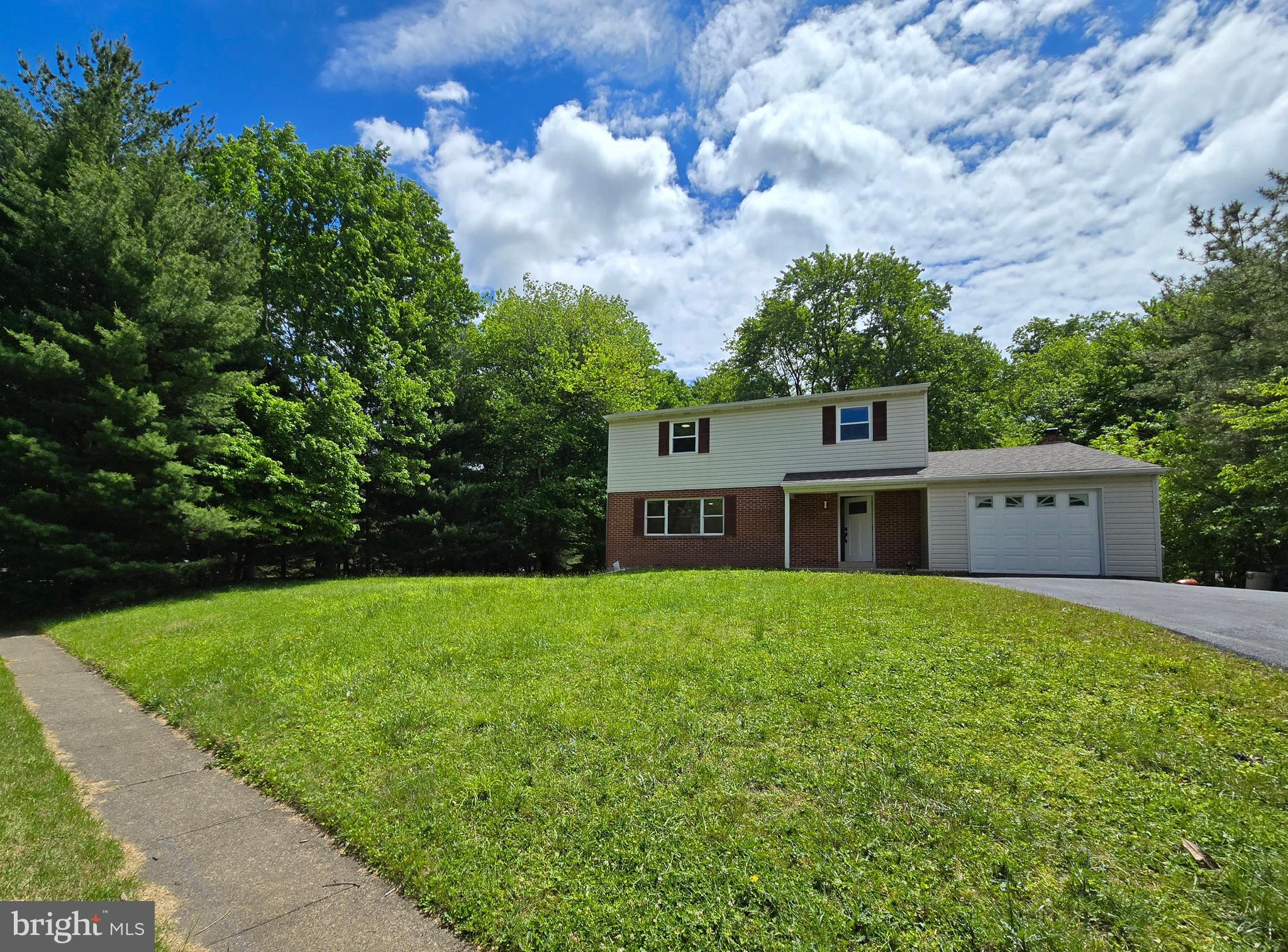 SOUTHAMPTON HILLS - Residential