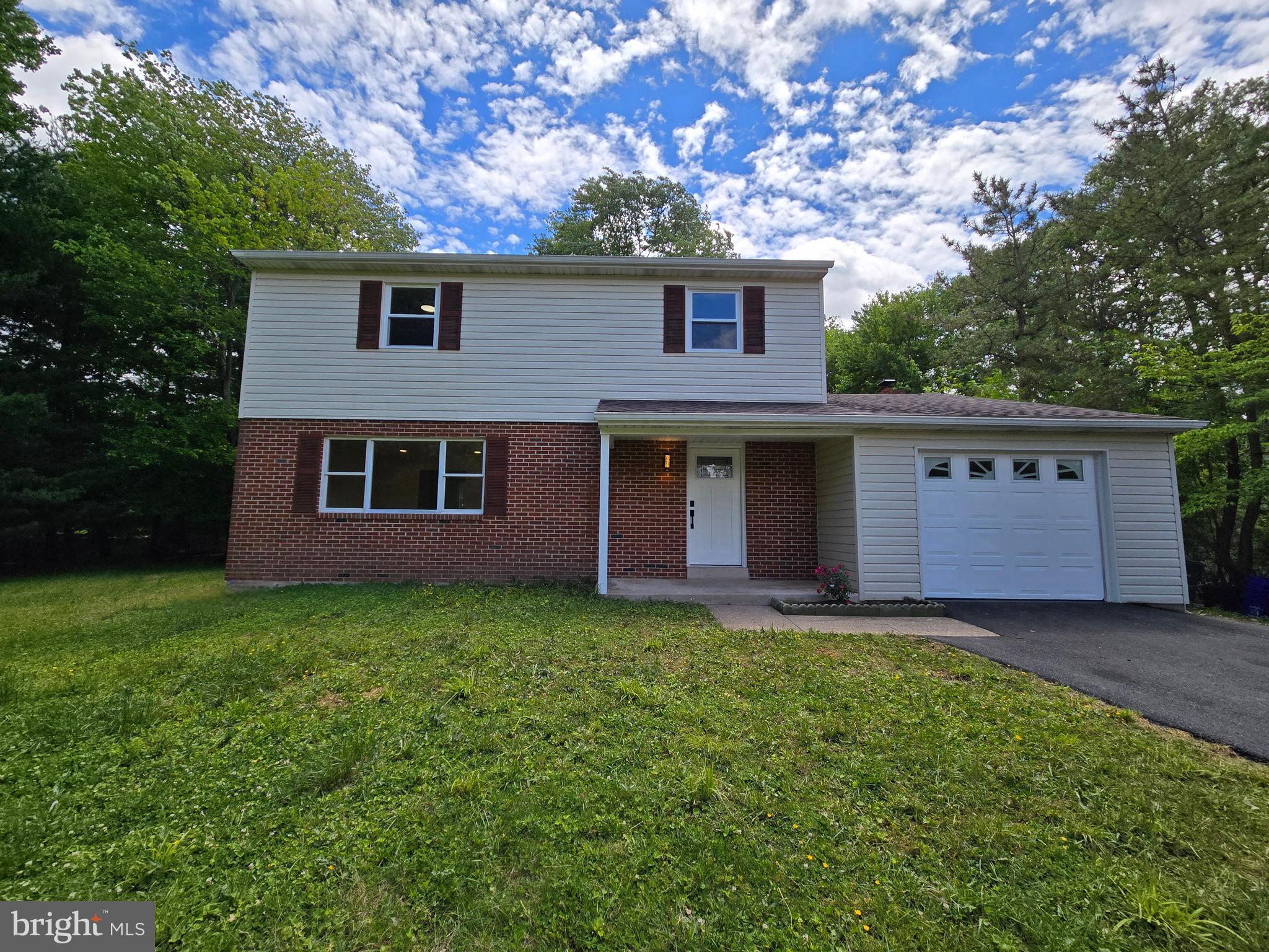 SOUTHAMPTON HILLS - Residential