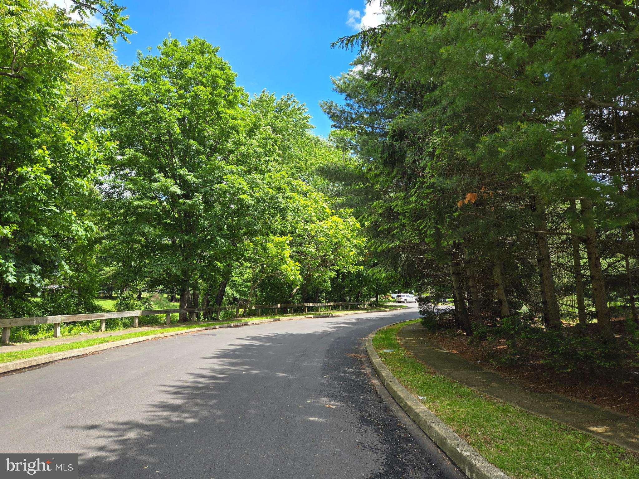 SOUTHAMPTON HILLS - Residential