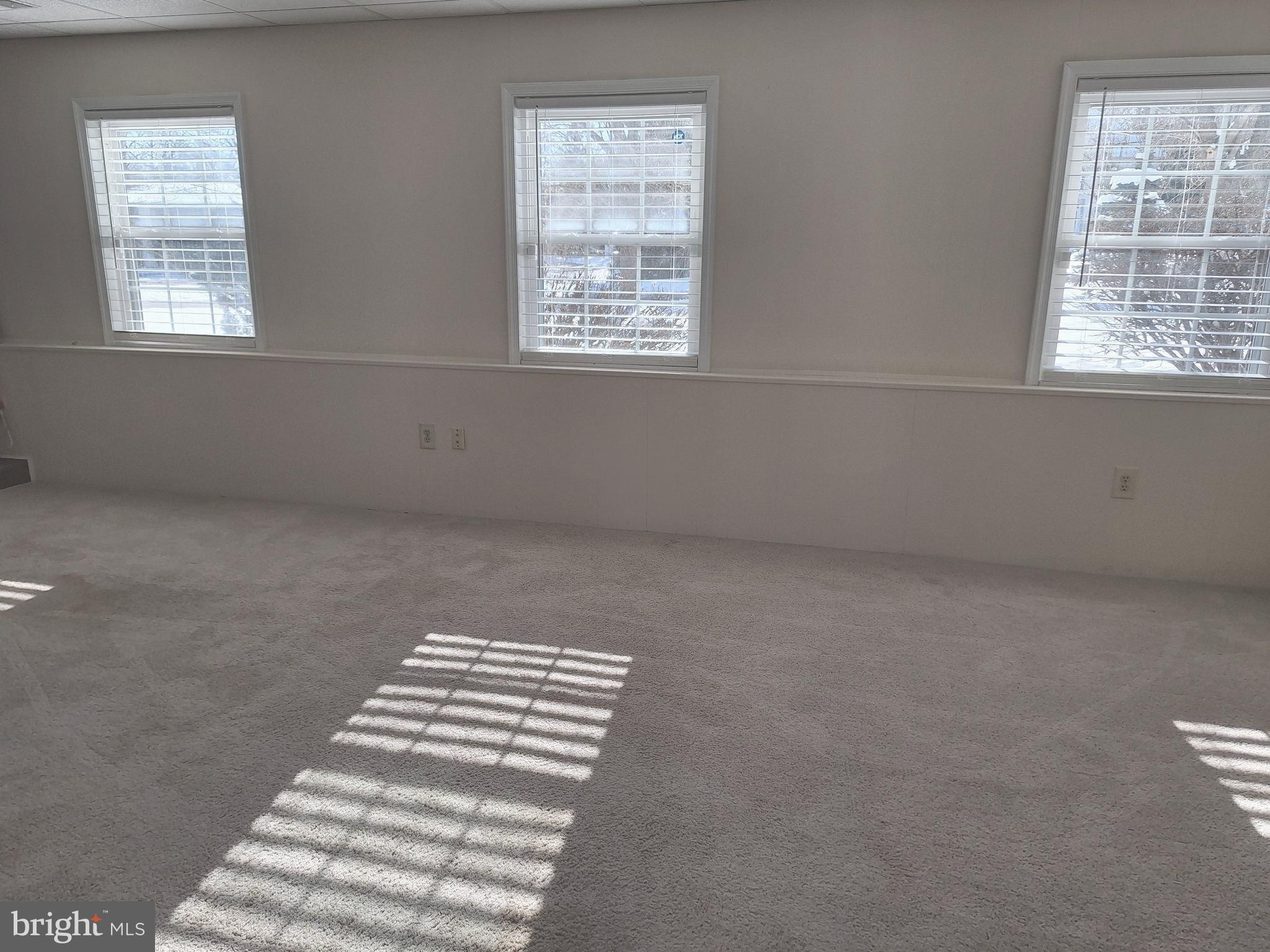 FAIRFAX ACRES - Residential Lease