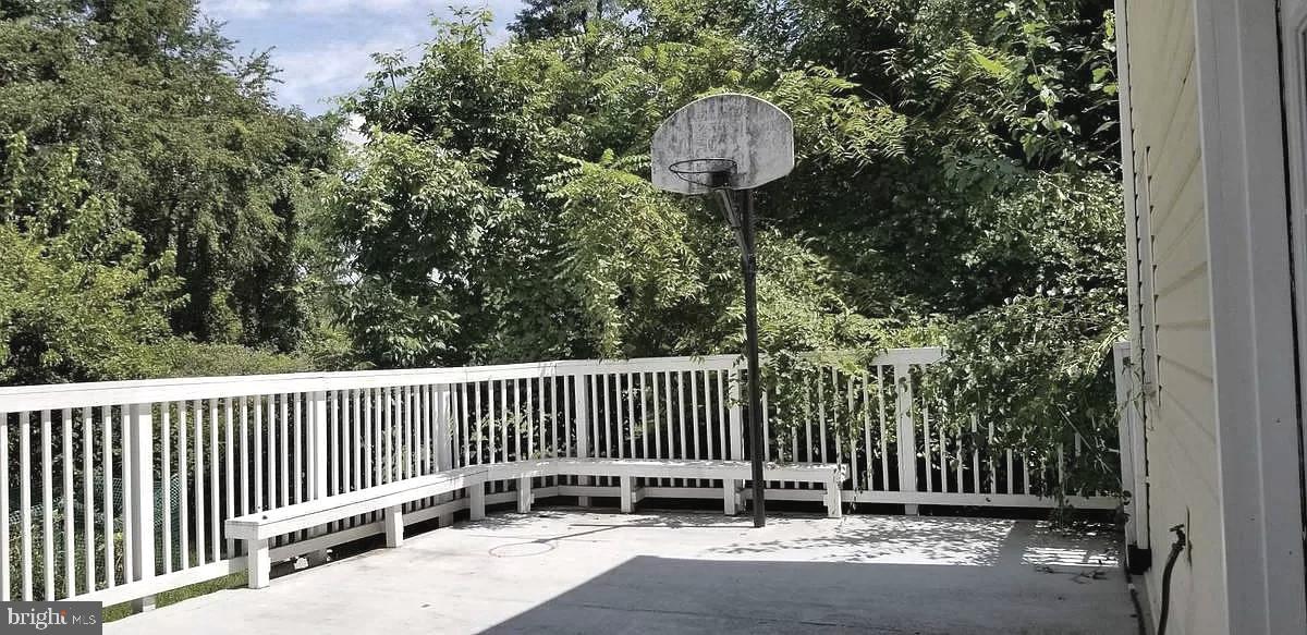 FAIRFAX ACRES - Residential Lease