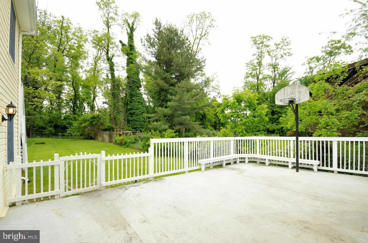 FAIRFAX ACRES - Residential Lease