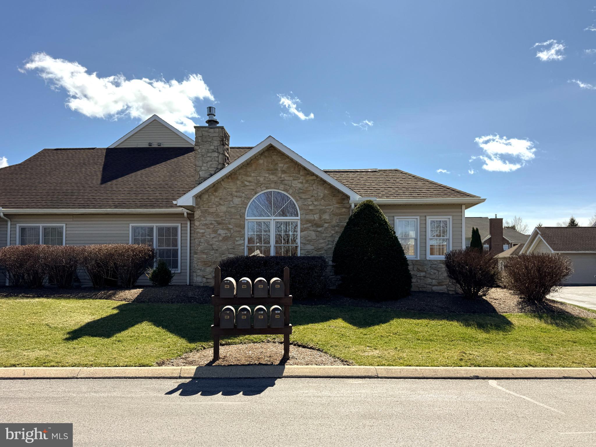 THOROUGHBRED CROSSING - Residential