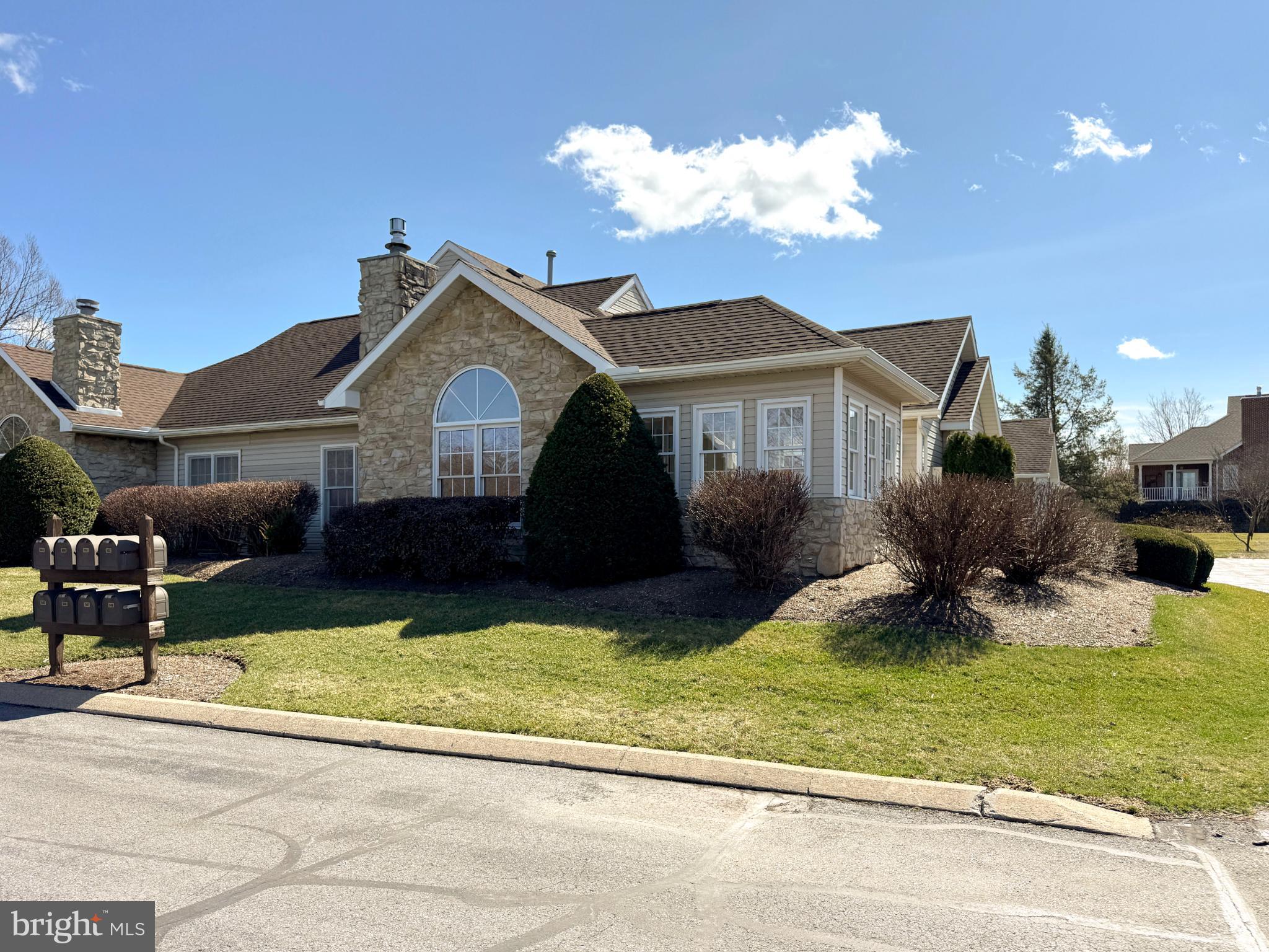 THOROUGHBRED CROSSING - Residential