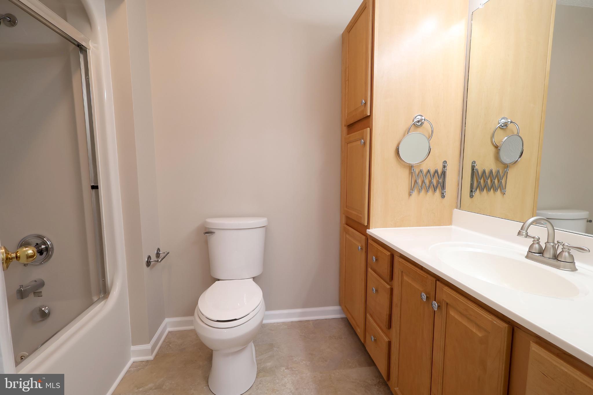 THOROUGHBRED CROSSING - Residential