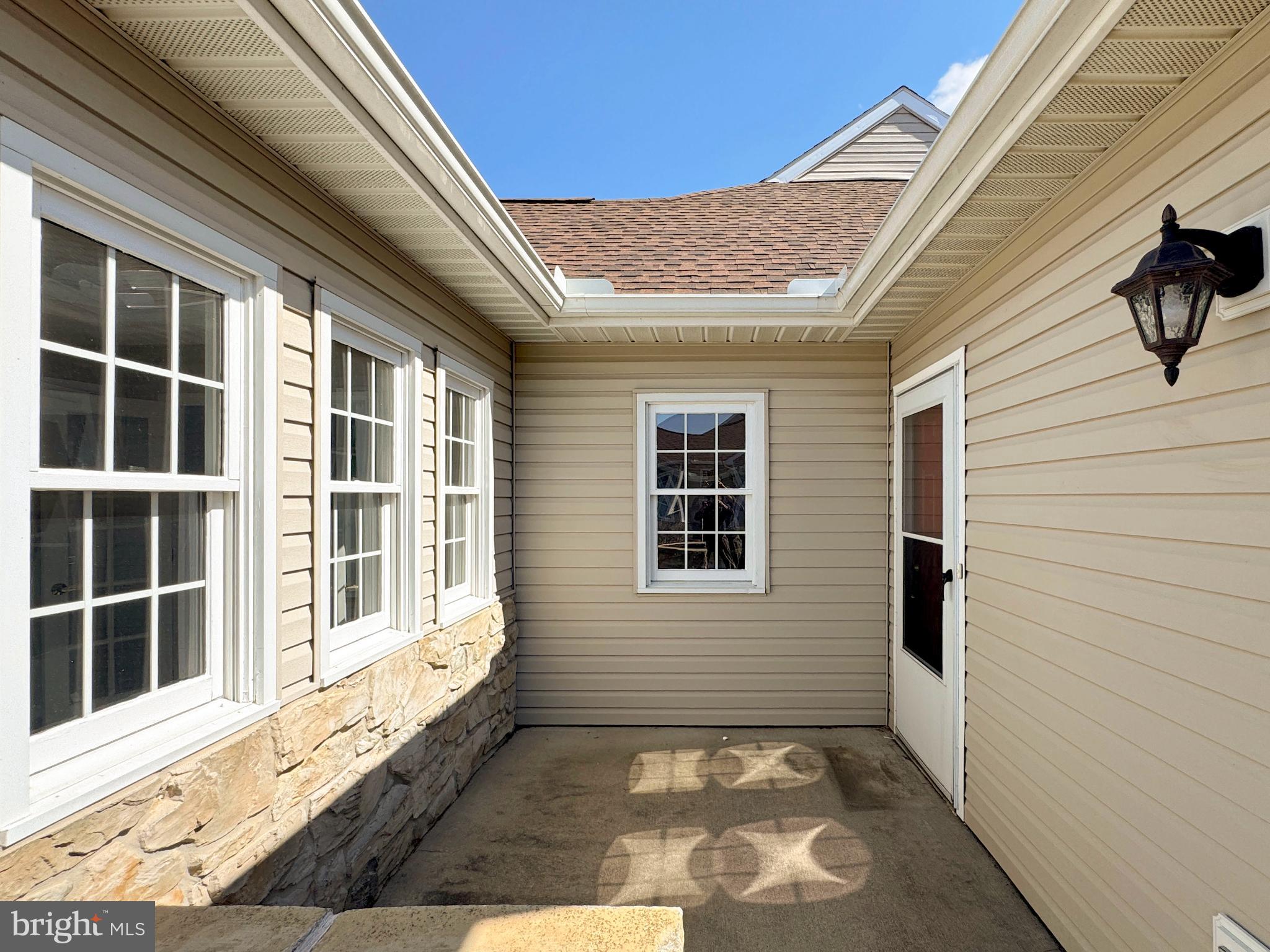 THOROUGHBRED CROSSING - Residential