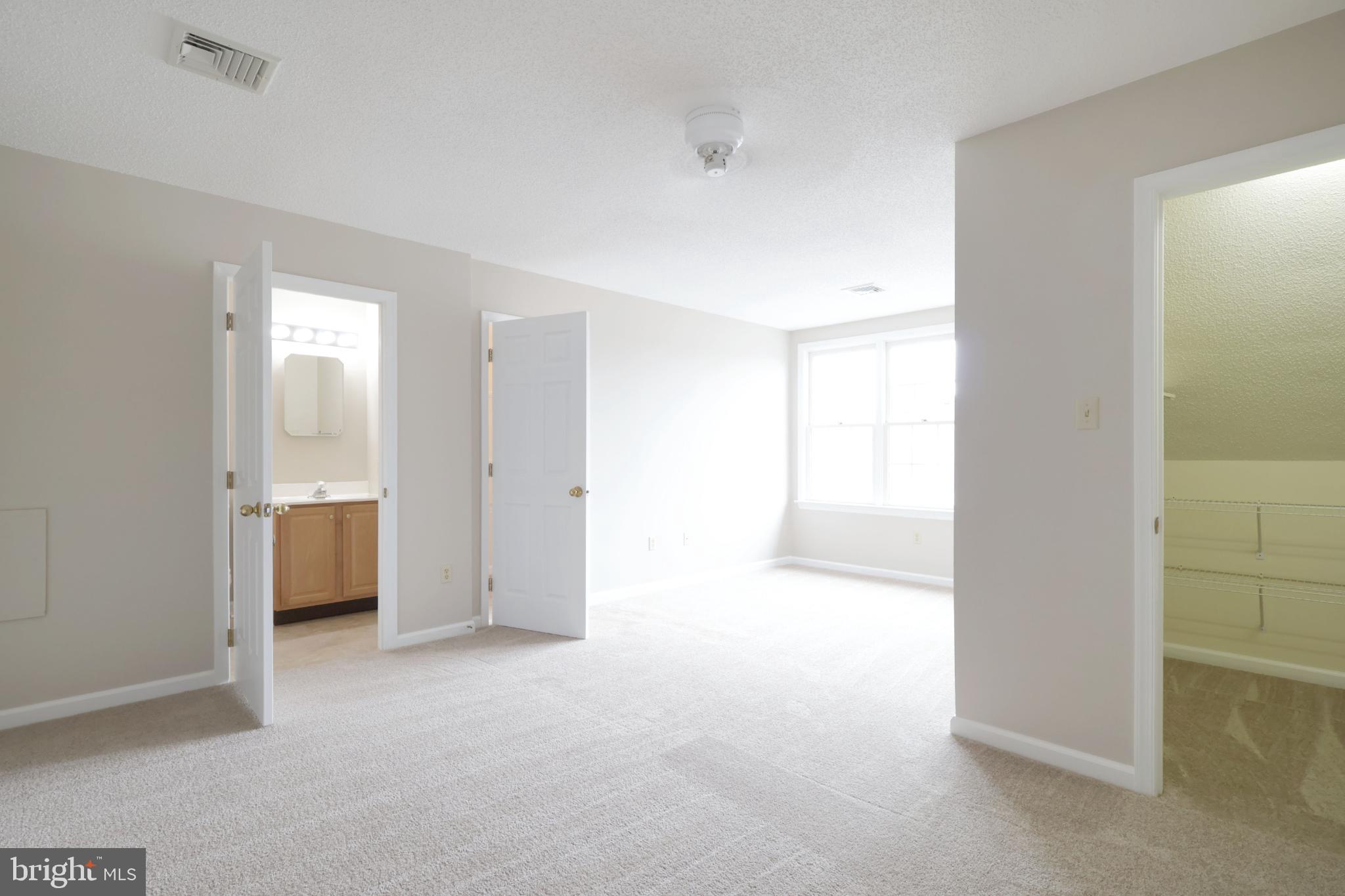 THOROUGHBRED CROSSING - Residential