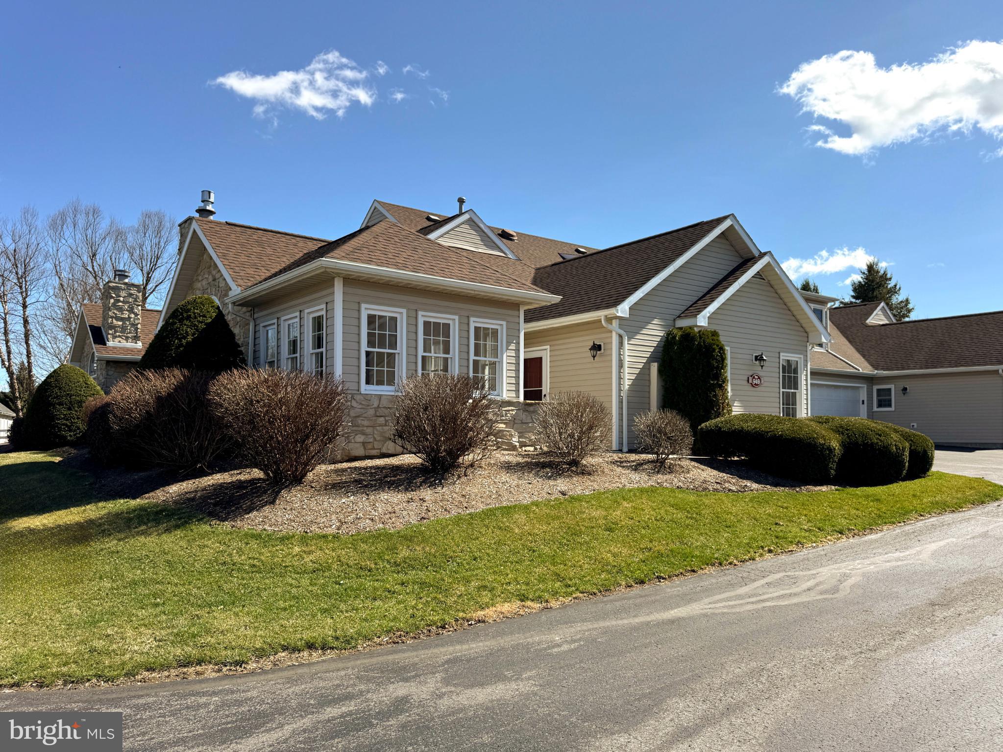 THOROUGHBRED CROSSING - Residential
