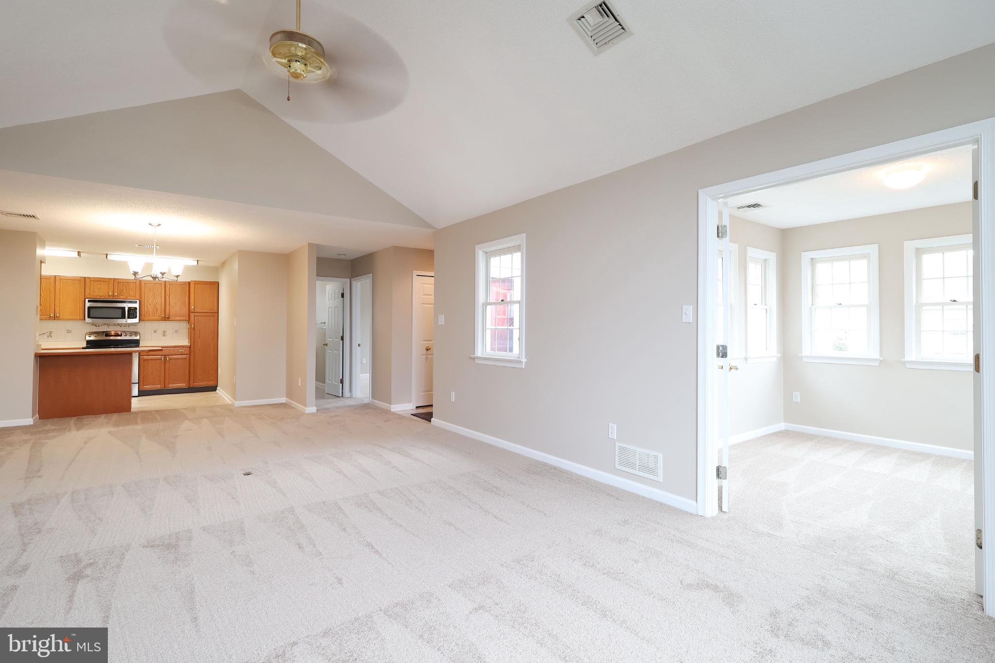 THOROUGHBRED CROSSING - Residential