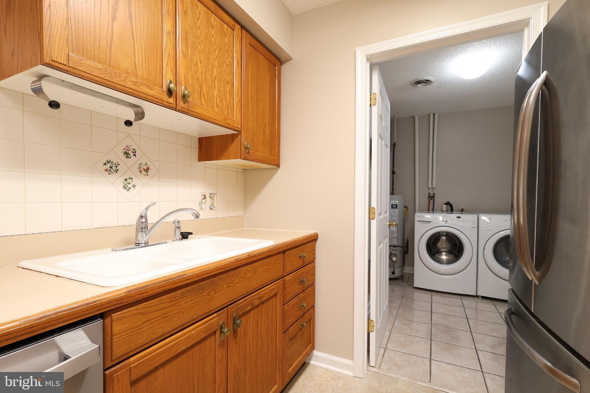 THOROUGHBRED CROSSING - Residential