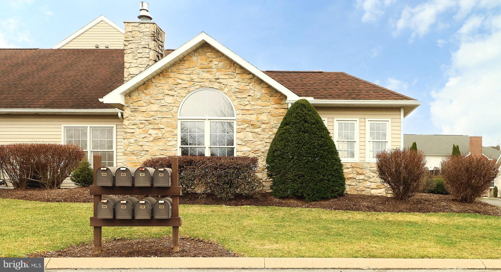 THOROUGHBRED CROSSING - Residential