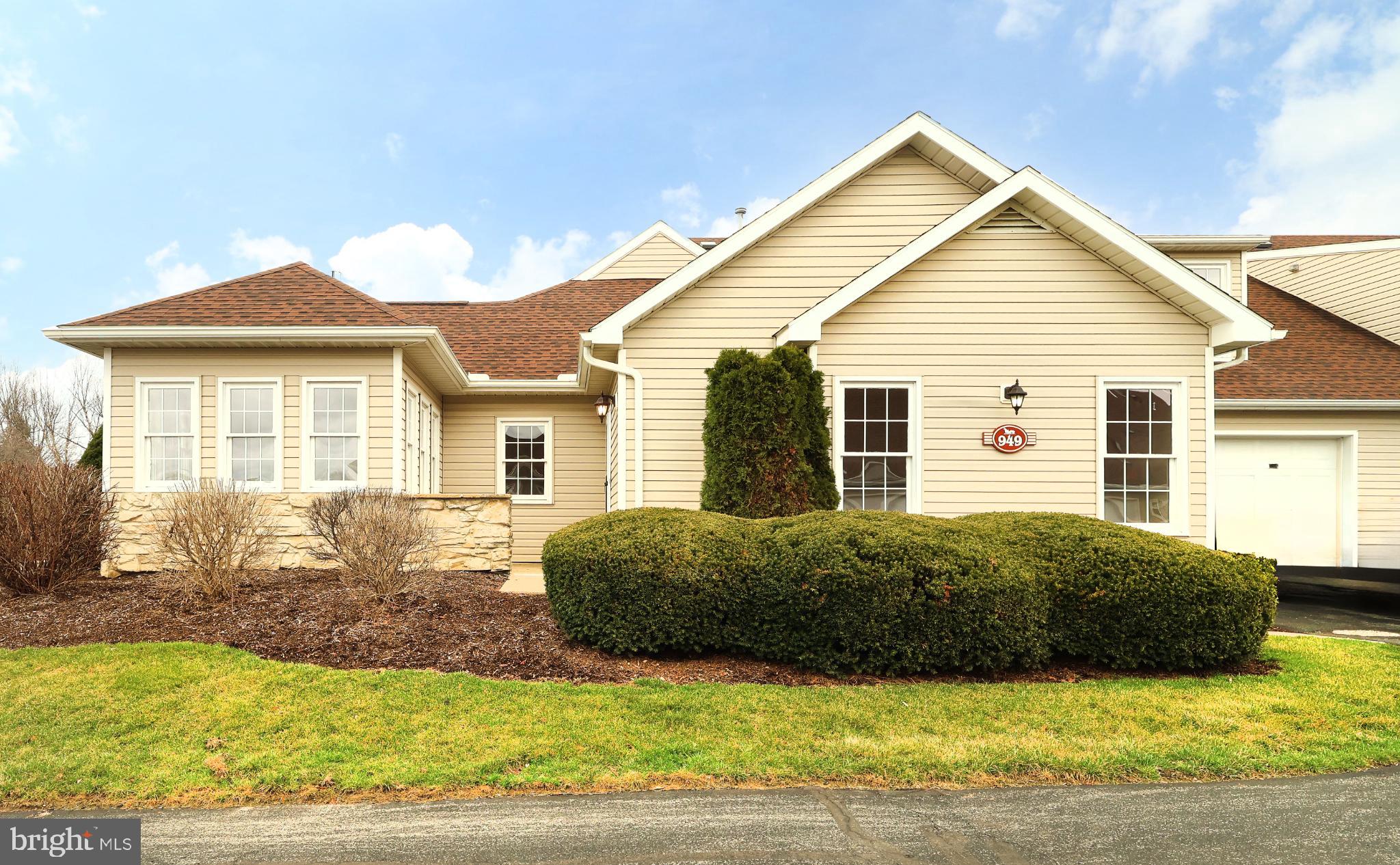 THOROUGHBRED CROSSING - Residential