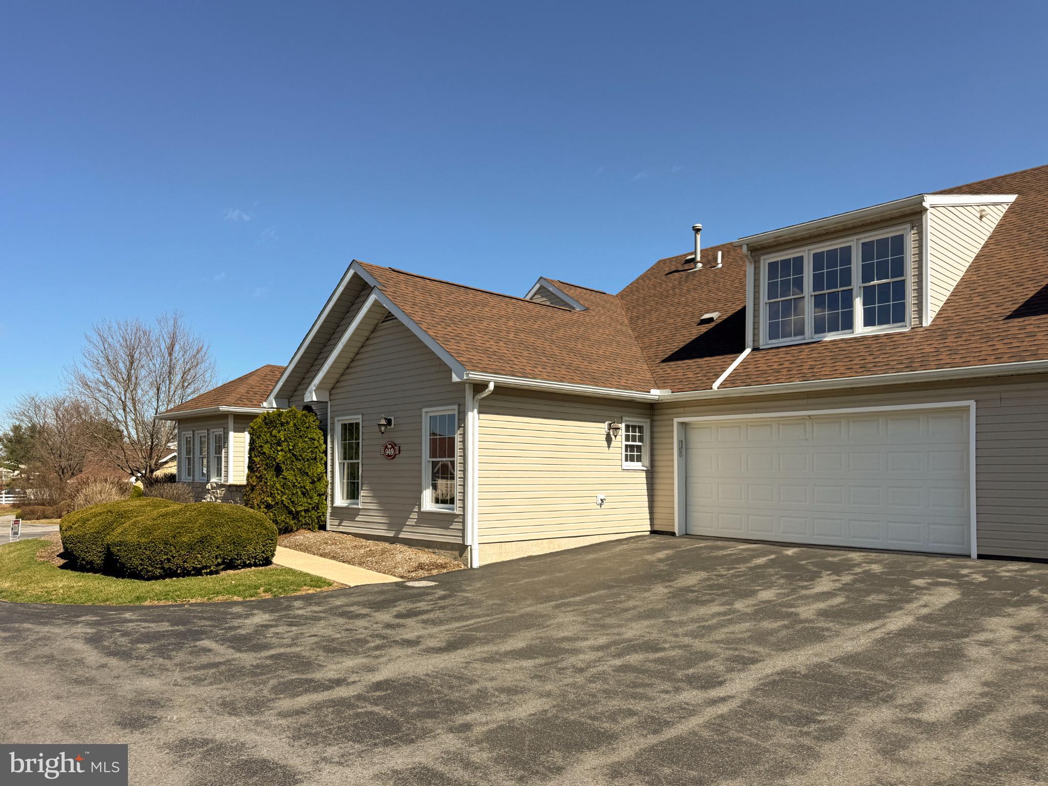 THOROUGHBRED CROSSING - Residential