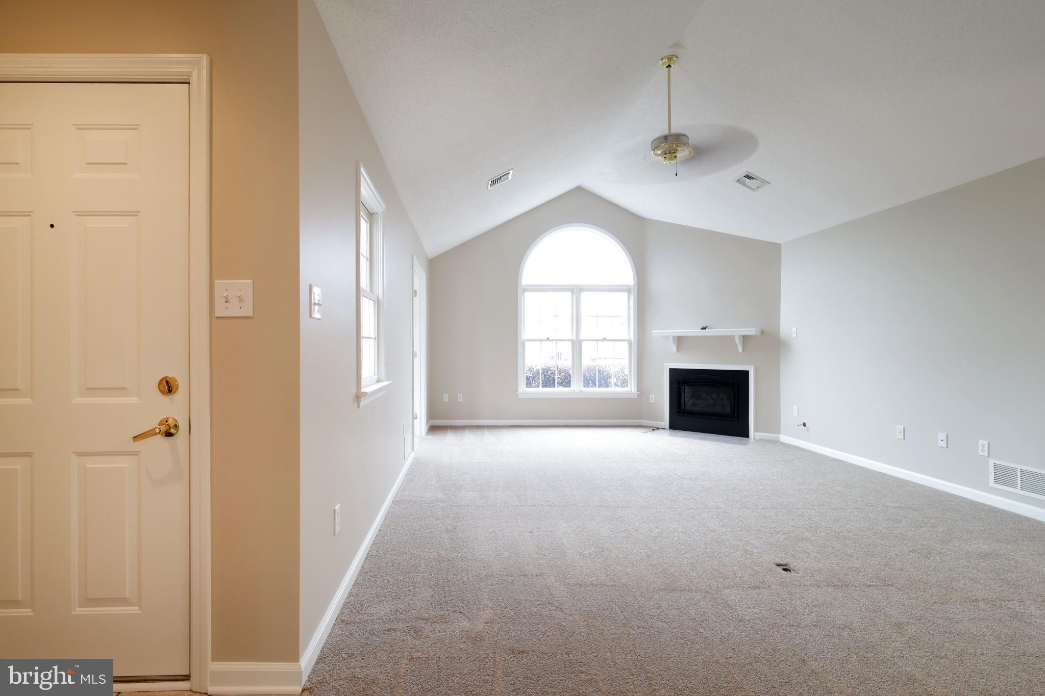 THOROUGHBRED CROSSING - Residential