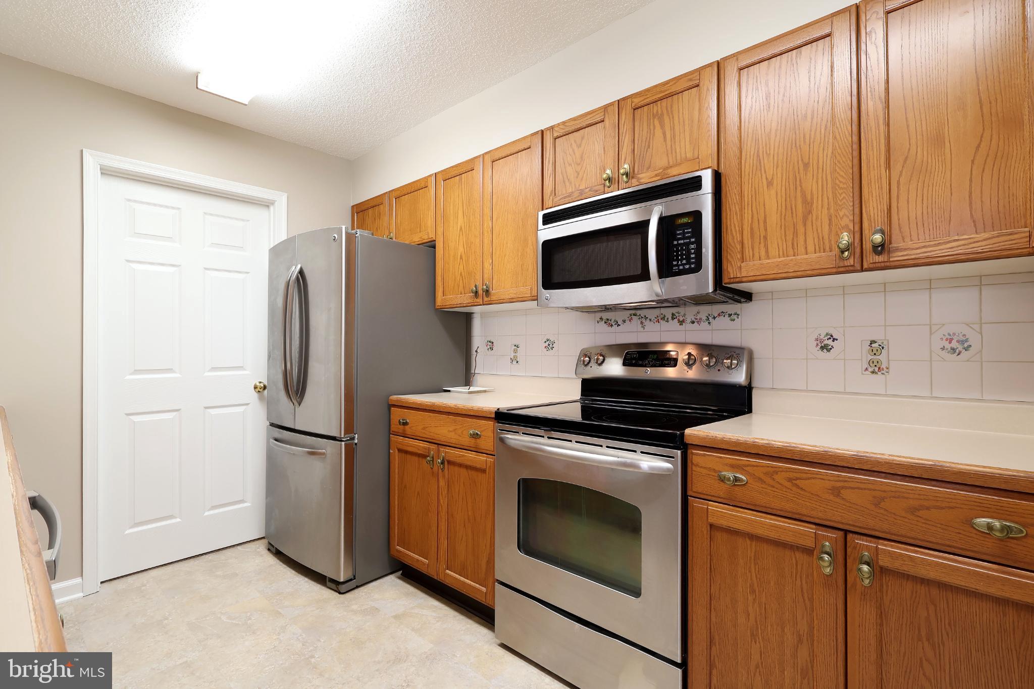 THOROUGHBRED CROSSING - Residential