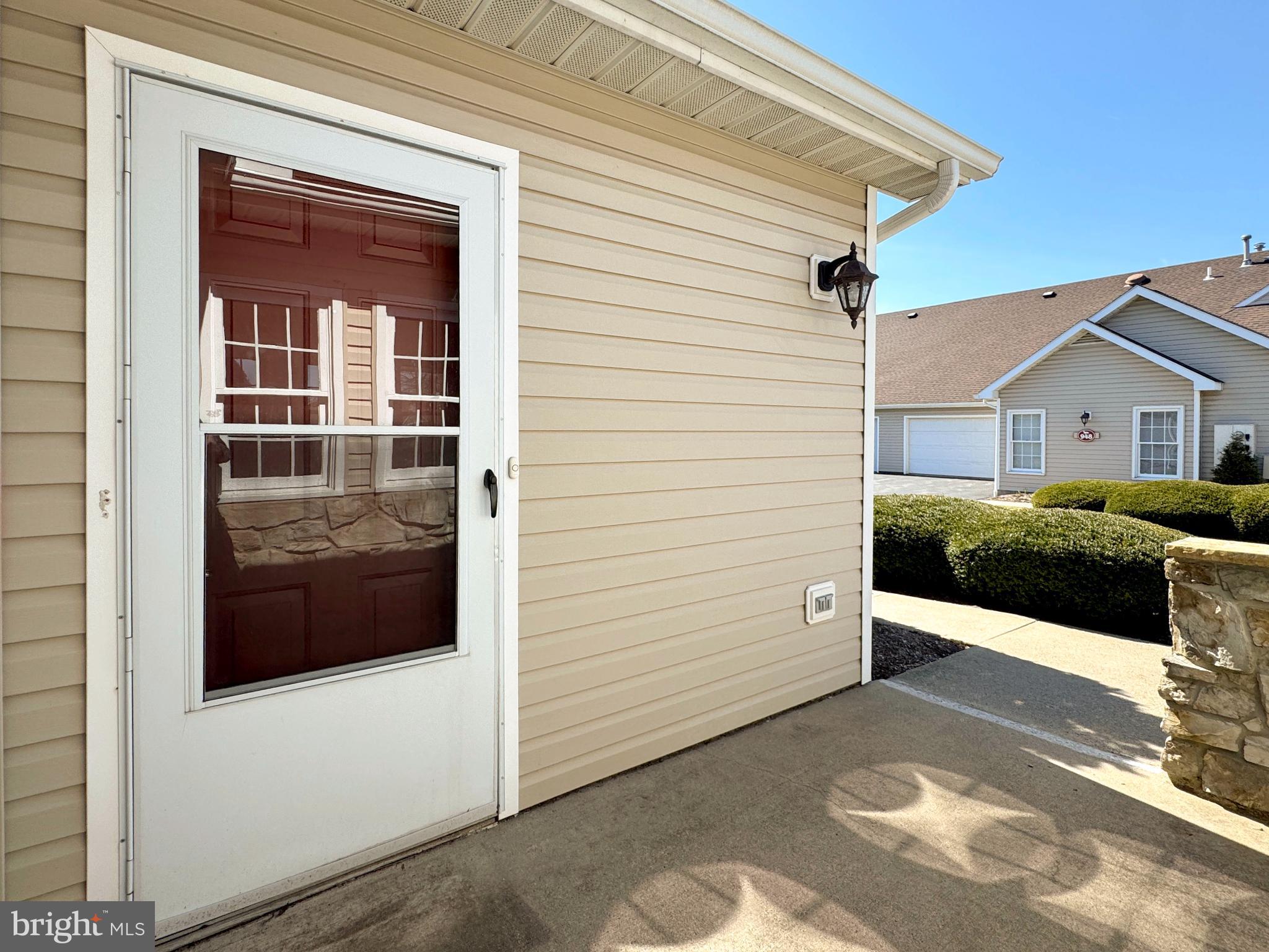 THOROUGHBRED CROSSING - Residential