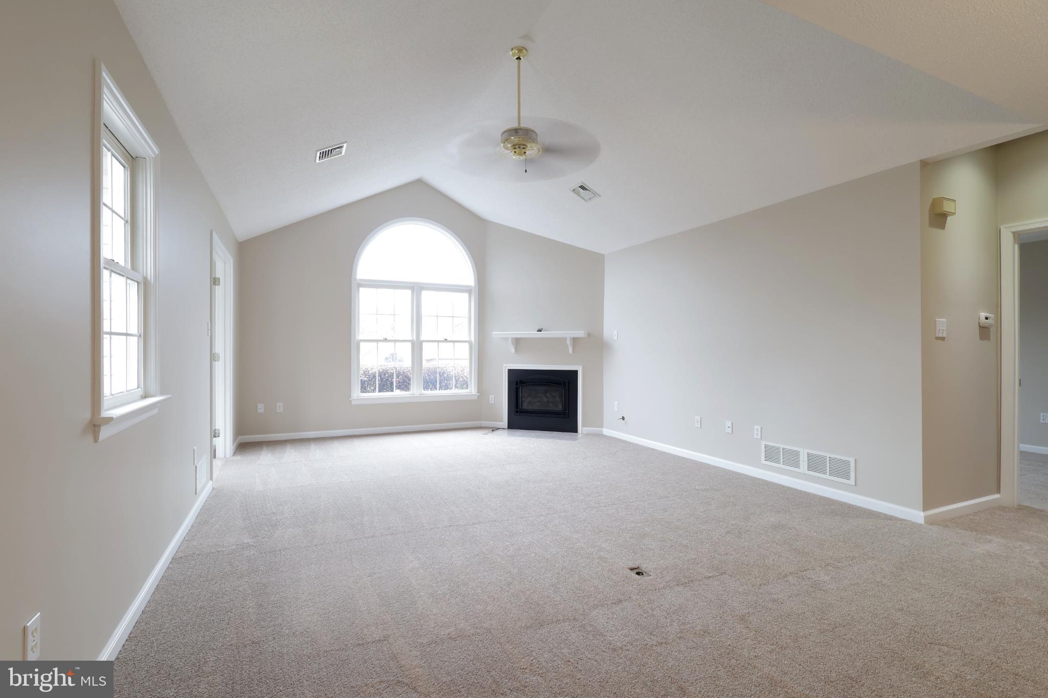 THOROUGHBRED CROSSING - Residential