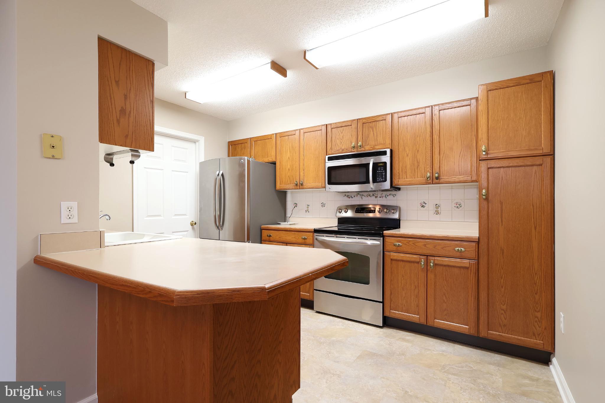 THOROUGHBRED CROSSING - Residential