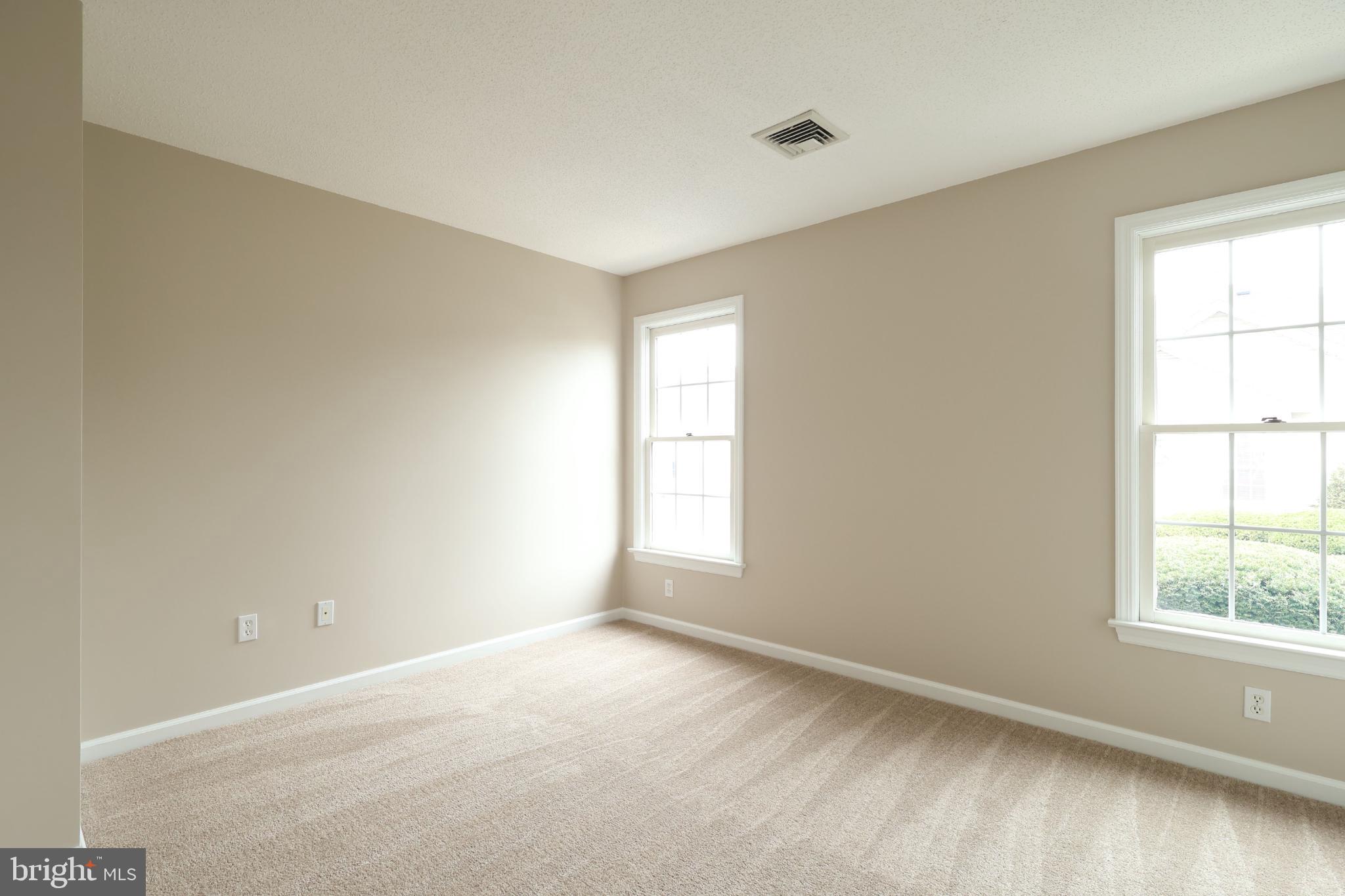 THOROUGHBRED CROSSING - Residential