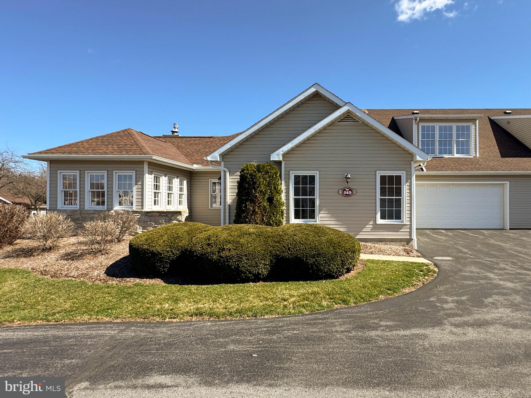 THOROUGHBRED CROSSING - Residential