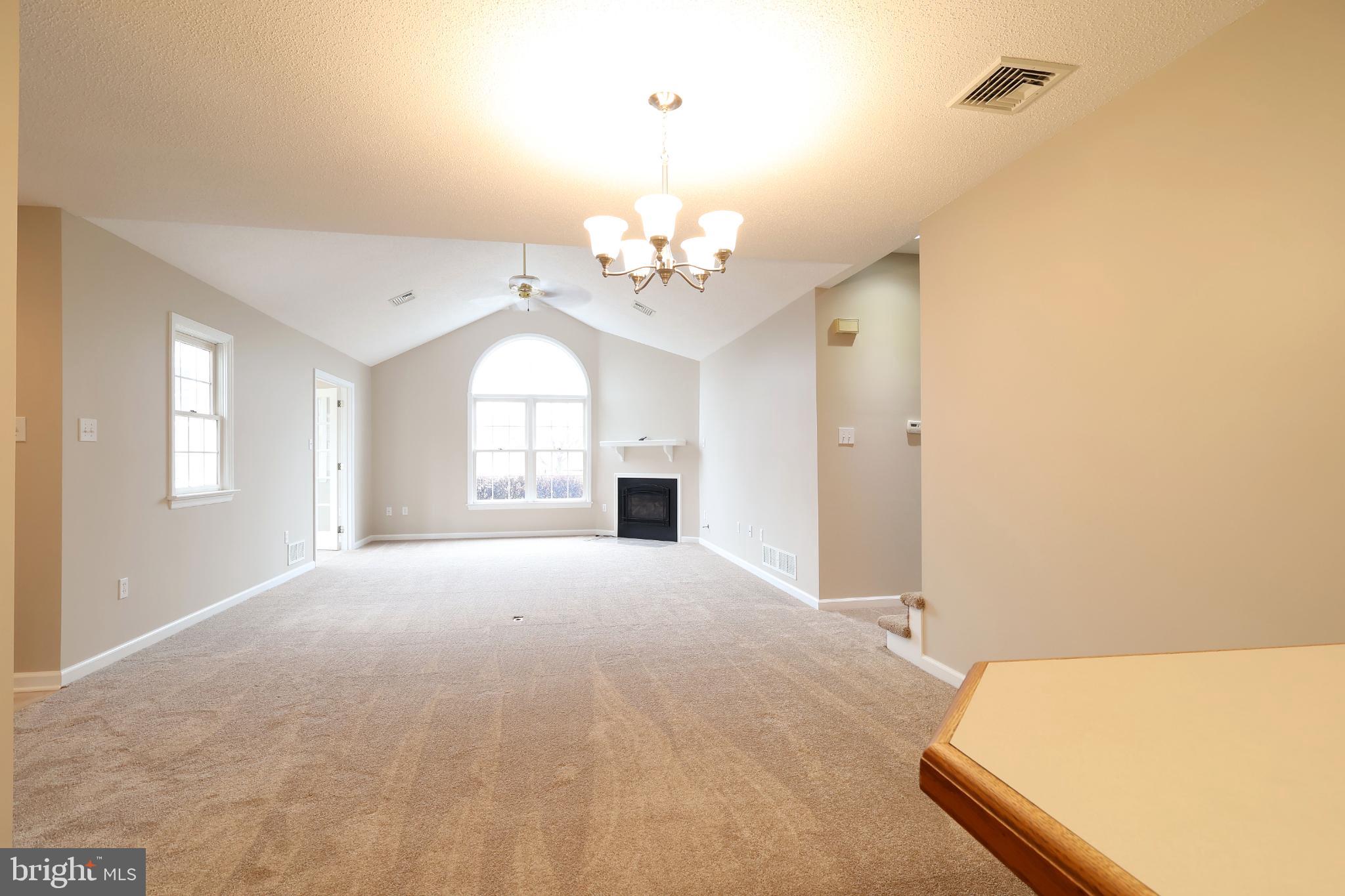 THOROUGHBRED CROSSING - Residential