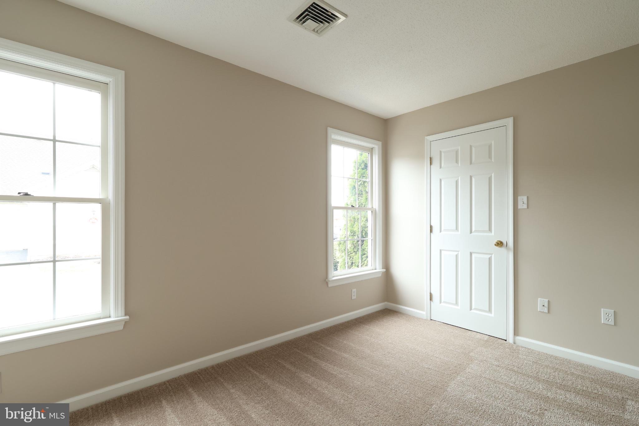 THOROUGHBRED CROSSING - Residential