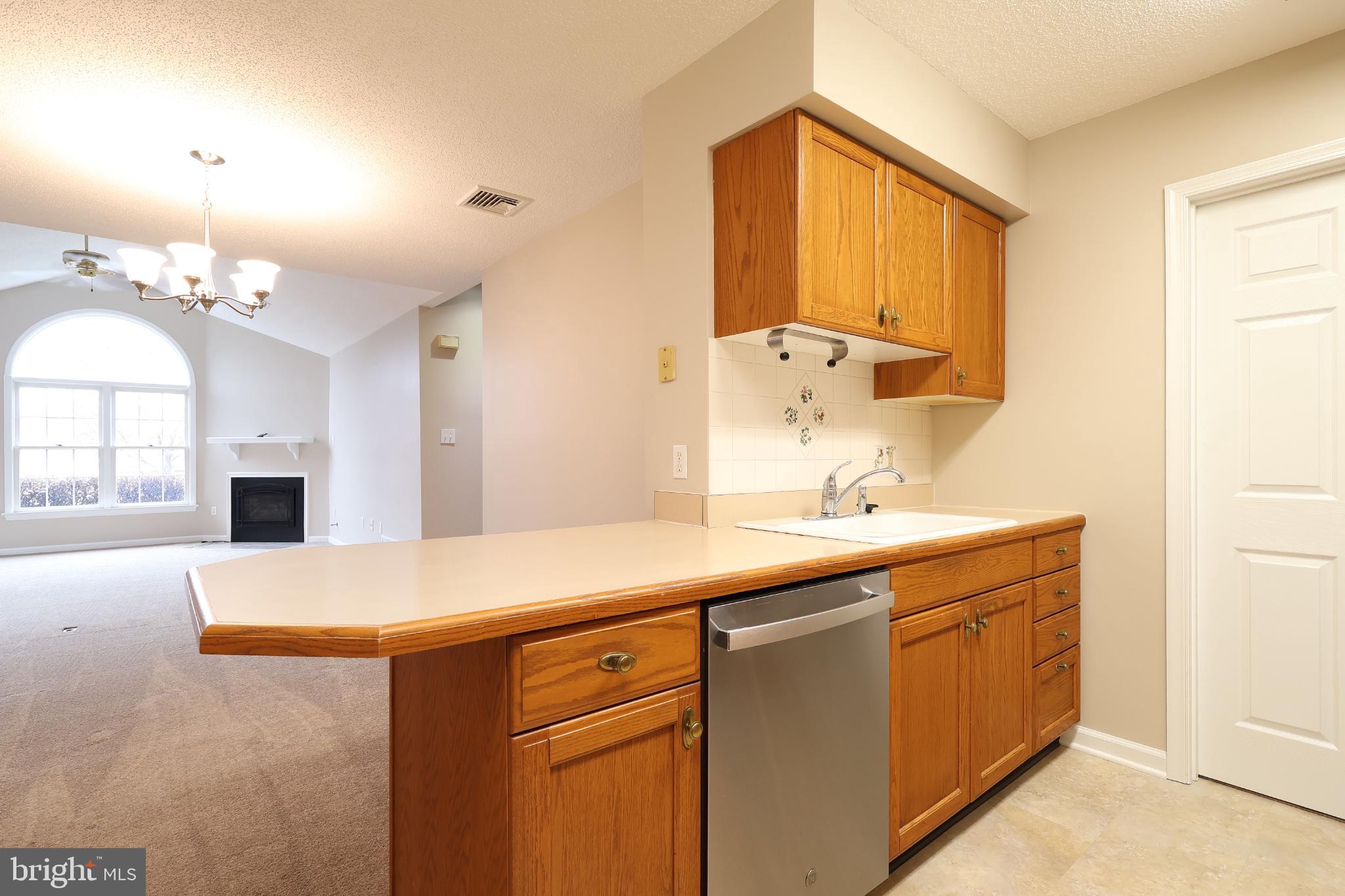 THOROUGHBRED CROSSING - Residential