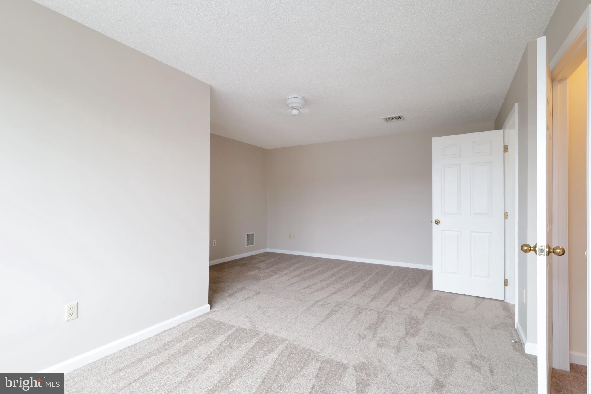 THOROUGHBRED CROSSING - Residential