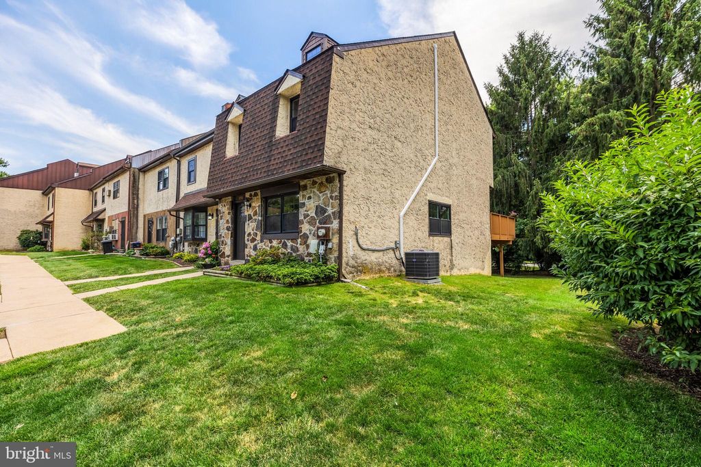 Photo of 172 Stirling Court, WEST CHESTER, PA 19380 (MLS # PACT2118024)