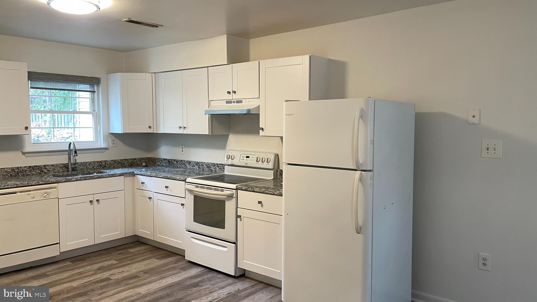 DALE CITY - Residential Lease