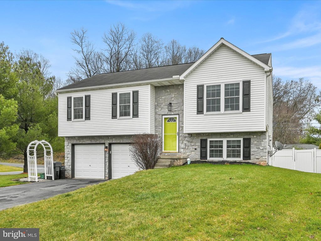 Photo of 101 Skipjack Way, Bainbridge, PA 17502 (MLS # PALA2044360)