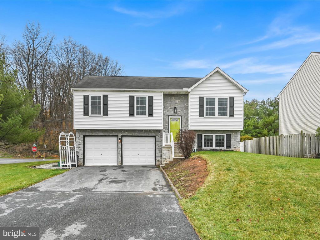 Photo of 101 Skipjack Way, Bainbridge, PA 17502 (MLS # PALA2044360)