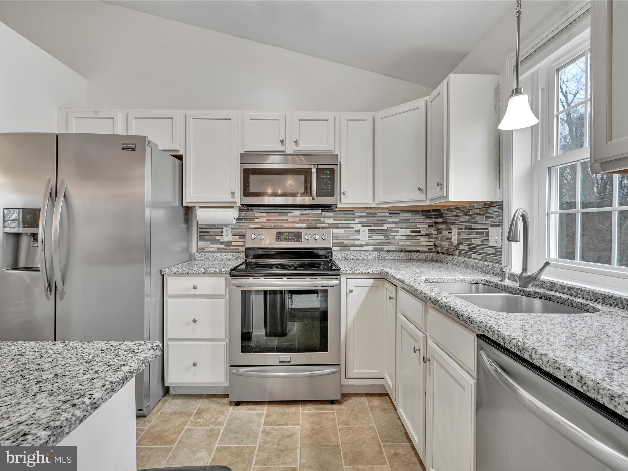 COMMODORES LANDING - Residential