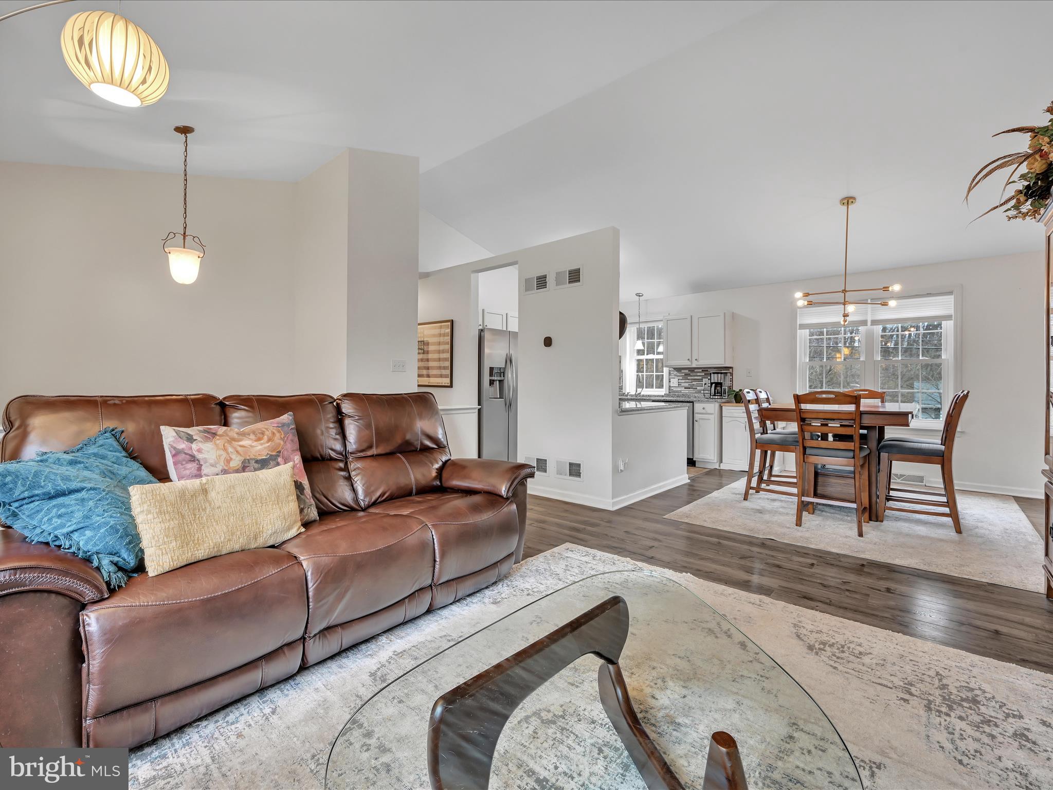 COMMODORES LANDING - Residential