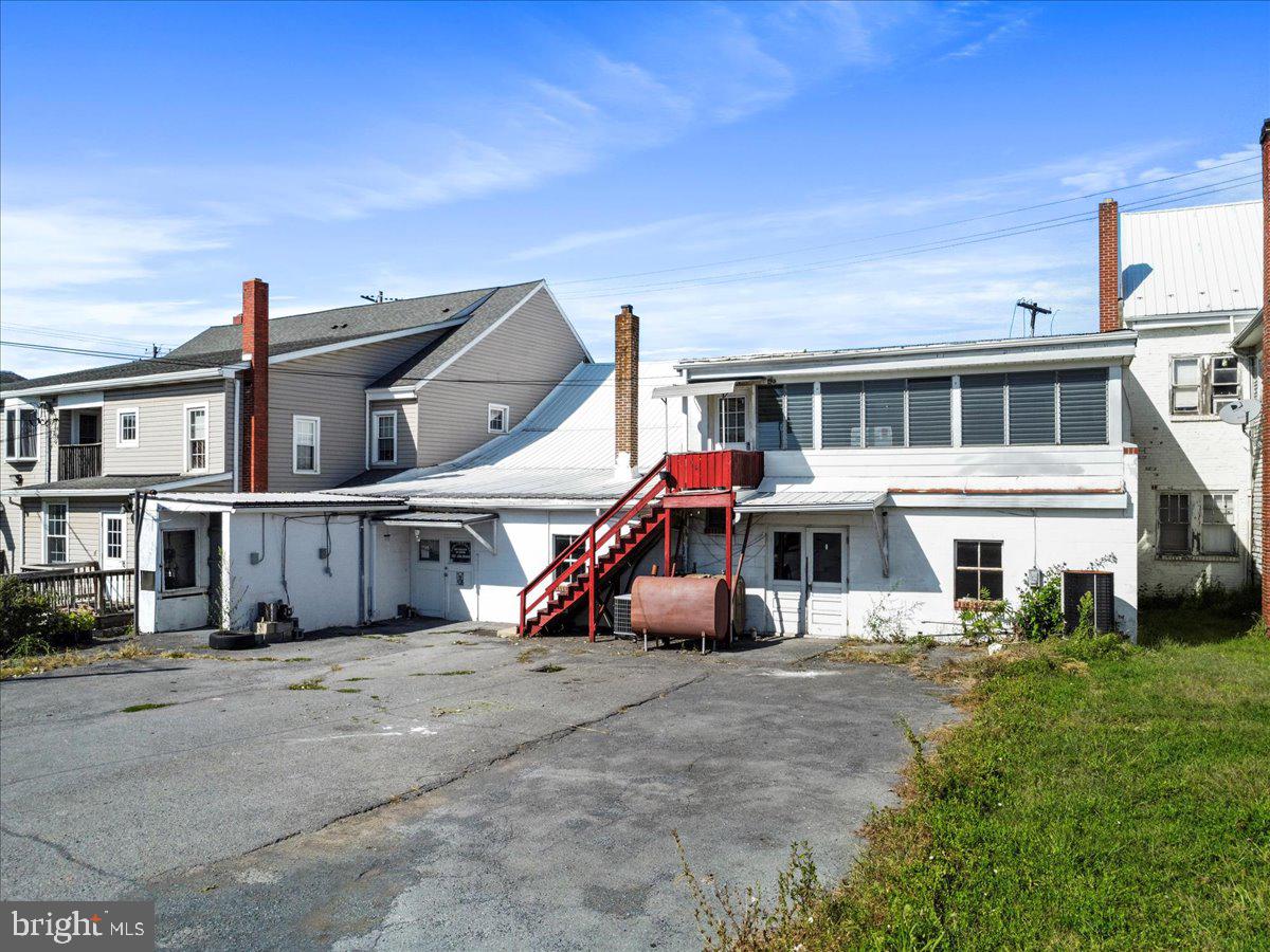 107 LINCOLN WAY EAST