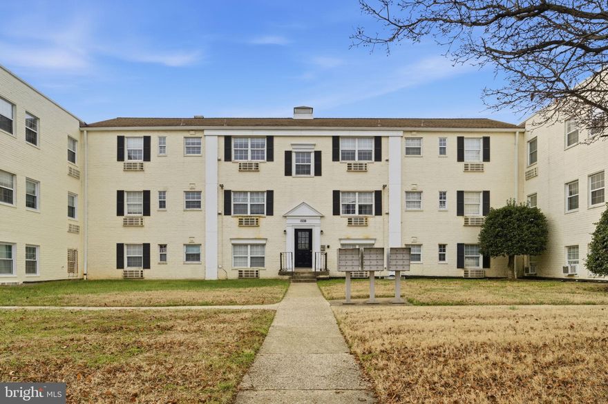 Coming Soon! One-level condominium offering one bedroom and one full bathroom, located in the Huntington area of Alexandria. Seller reports recent interior updates including removal of popcorn ceilings, interior painting, updated lighting and blinds, a bathroom vanity and shower head replacement, kitchen backsplash installation, and appliance updates including a refrigerator, microwave relocation above the range, and addition of a washer and dryer. The condominium is located near the Huntington Metro station and within close proximity to shopping, dining, fitness centers, bus routes, and major commuter access to Old Town Alexandria, Washington, DC, National Harbor, and Reagan National Airport. Proximity references are approximate and for informational purposes only. This is the one!