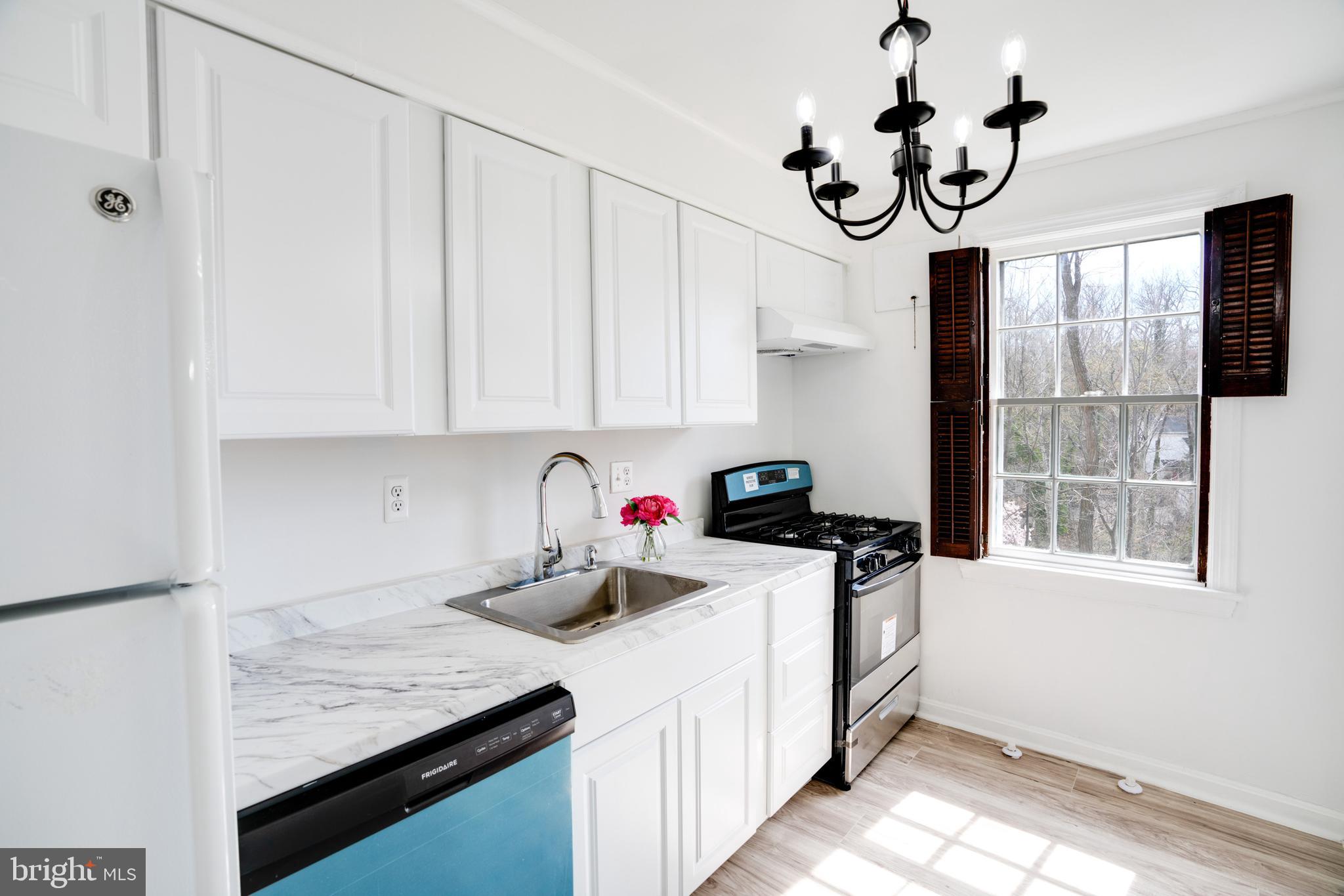 FREDERICK COURTS - Residential Lease