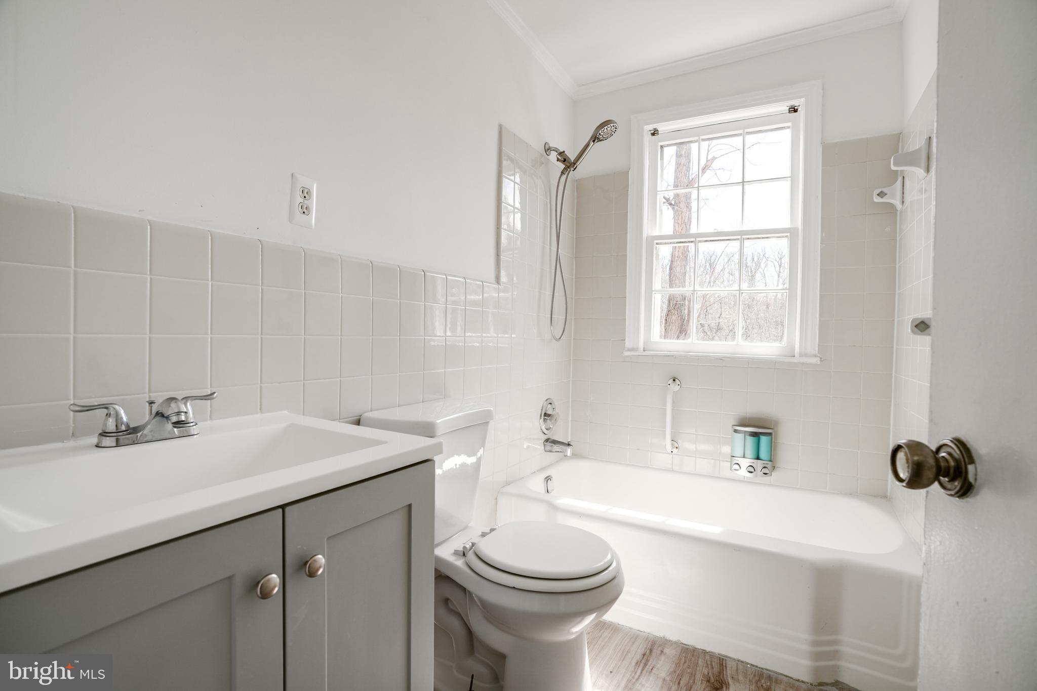 FREDERICK COURTS - Residential Lease