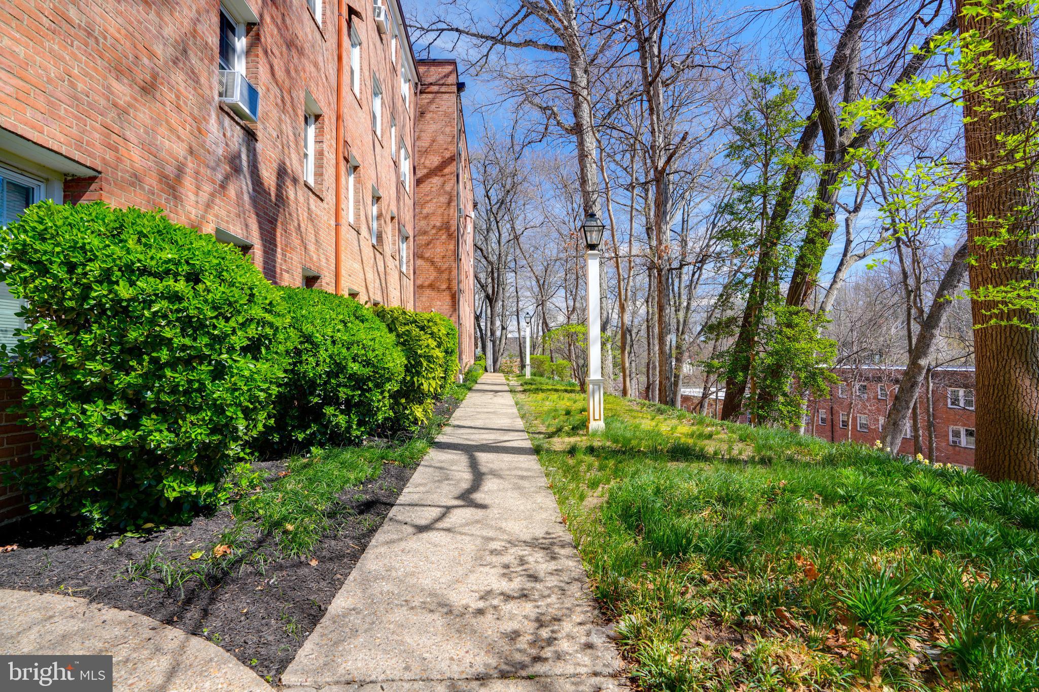 FREDERICK COURTS - Residential Lease