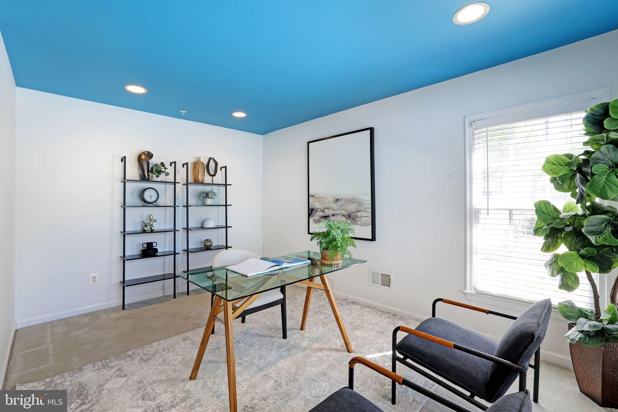 302 FALLSGROVE DRIVE