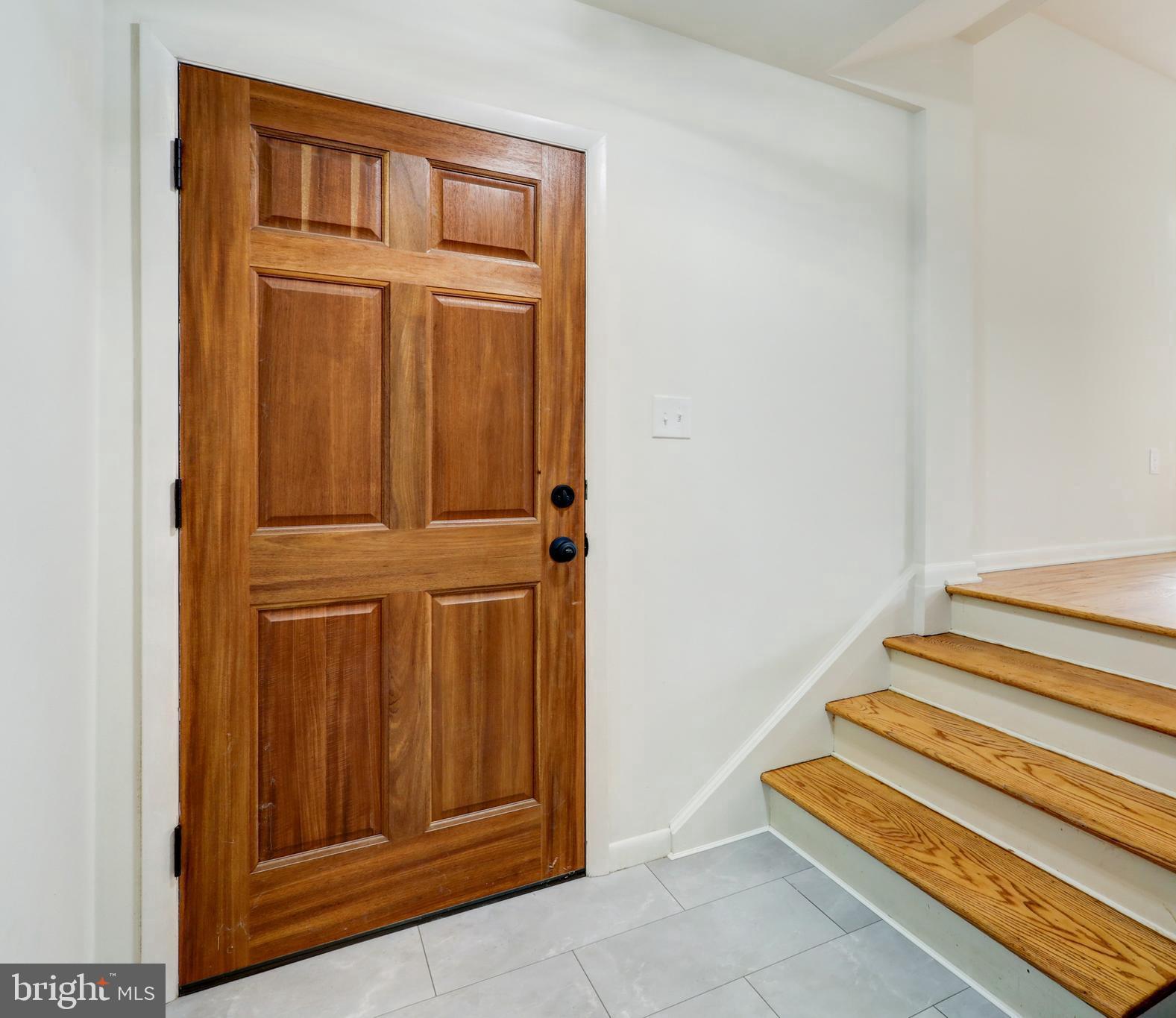 933 BYRON ROAD