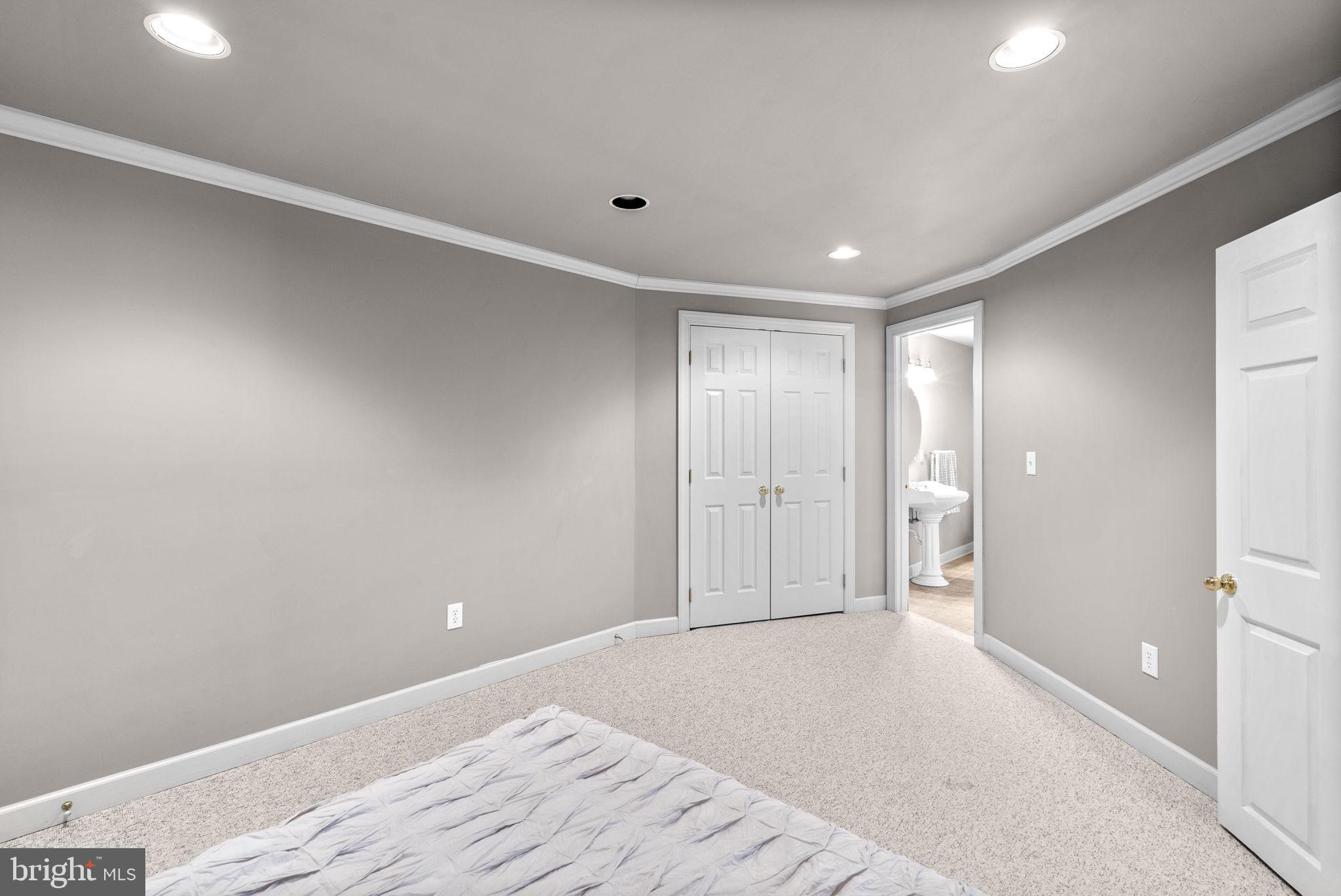 WINDY KNOLLS - Residential