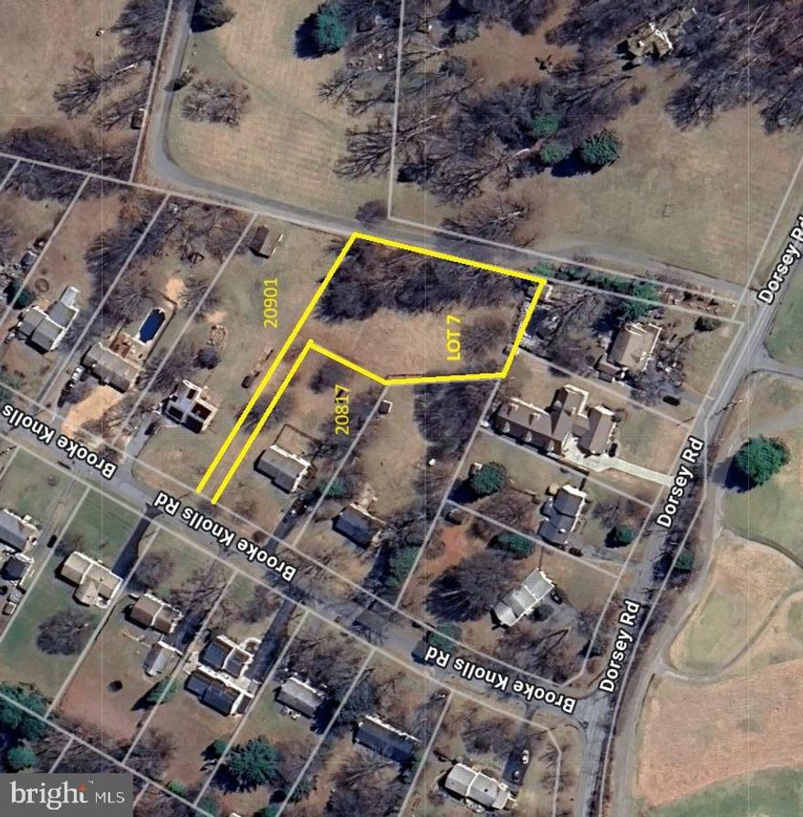 An exciting opportunity for a beautiful and private setting for your new home. This property is in an established, well-kept community with no HOA fees and is conveniently situated close to all shopping and retail areas.  Additionally, you have the flexibility to bring your own builder.

6 GPM and an approved septic field for up to 5 bedrooms.  Do not walk onto the lot without an appointment