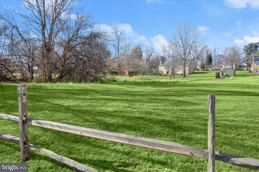 NEW PRICE An exciting opportunity for a beautiful and private setting for your new home. This property is in an established, well-kept community with no HOA fees and is conveniently situated close to all shopping and retail areas.  Additionally, you have the flexibility to bring your own builder.

6 GPM and an approved septic field for up to 5 bedrooms.  Do not walk onto the lot without an appointment