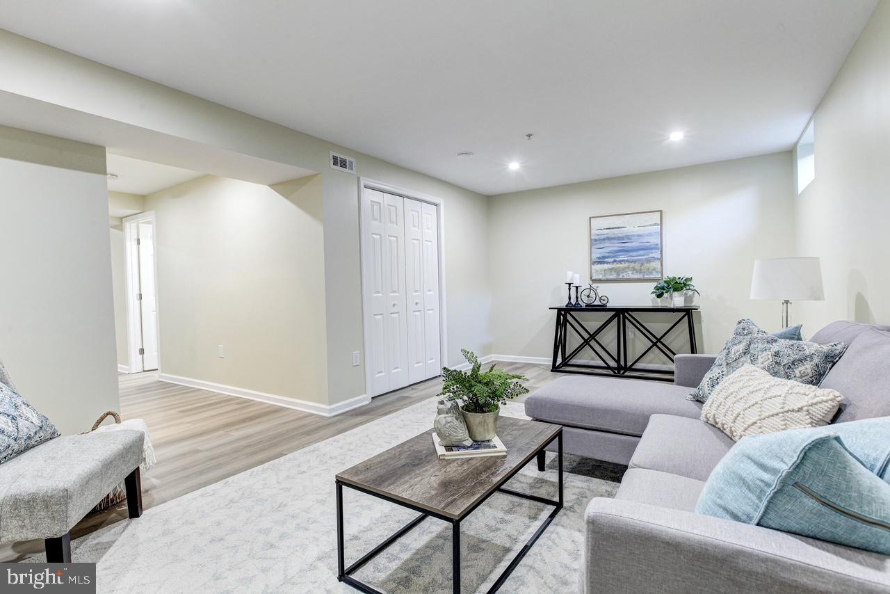 WORMANS MILL - Residential