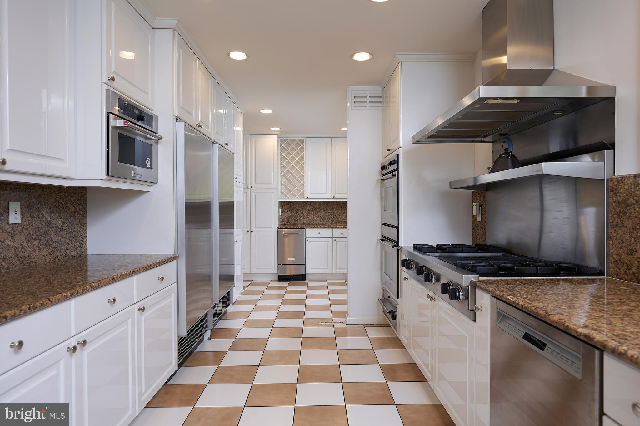 BANNOCKBURN ESTATES - Residential