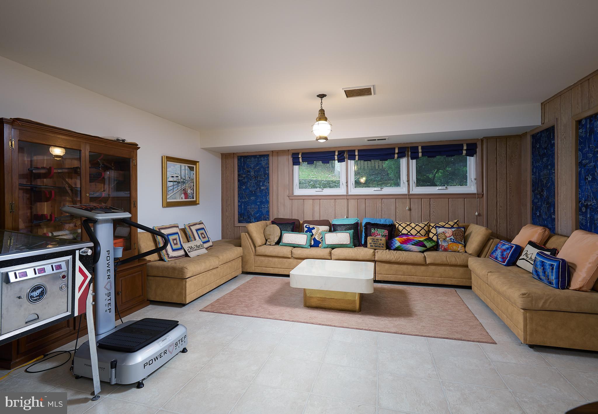 BANNOCKBURN ESTATES - Residential