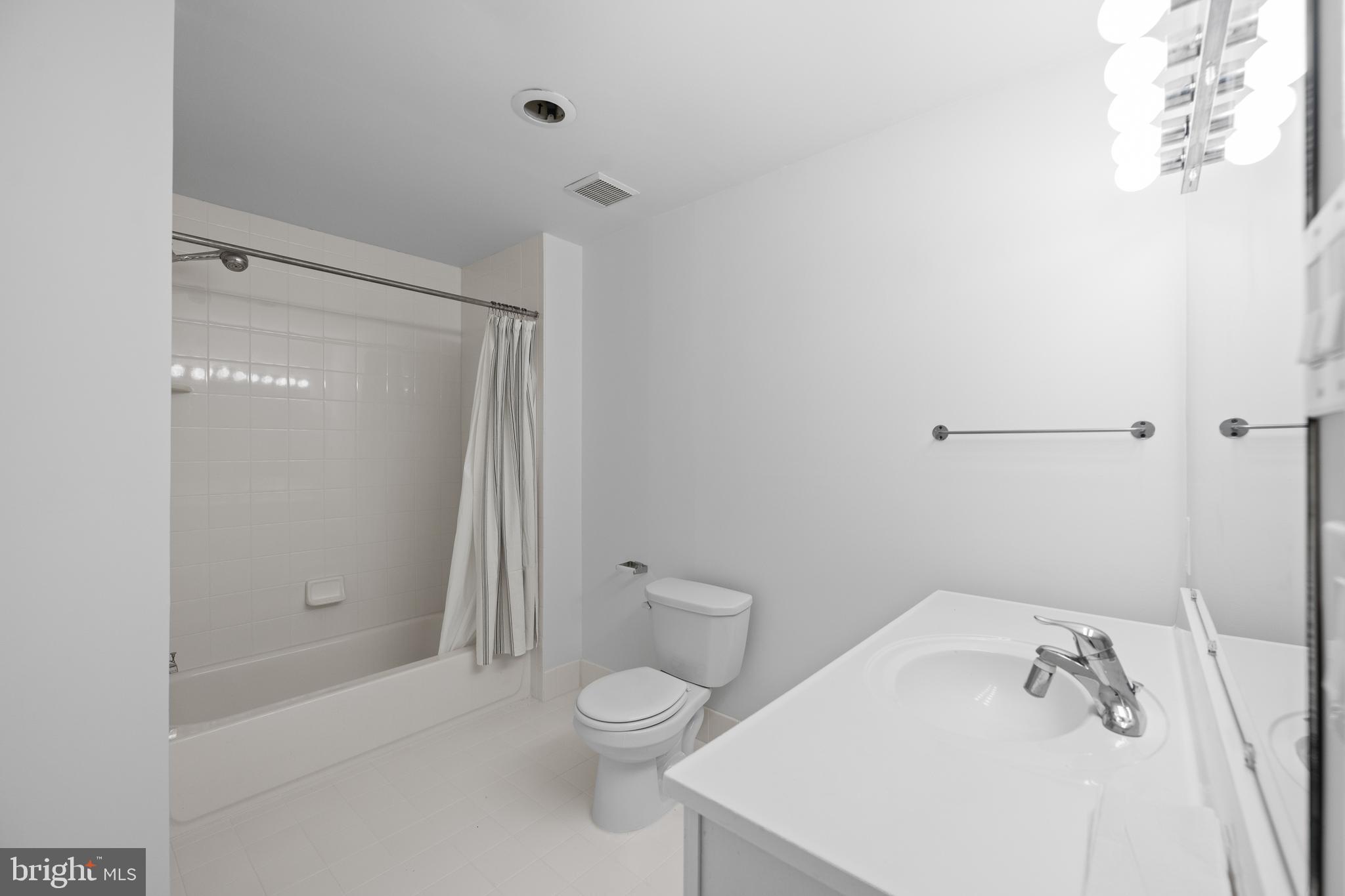 REBEL HILL - Residential