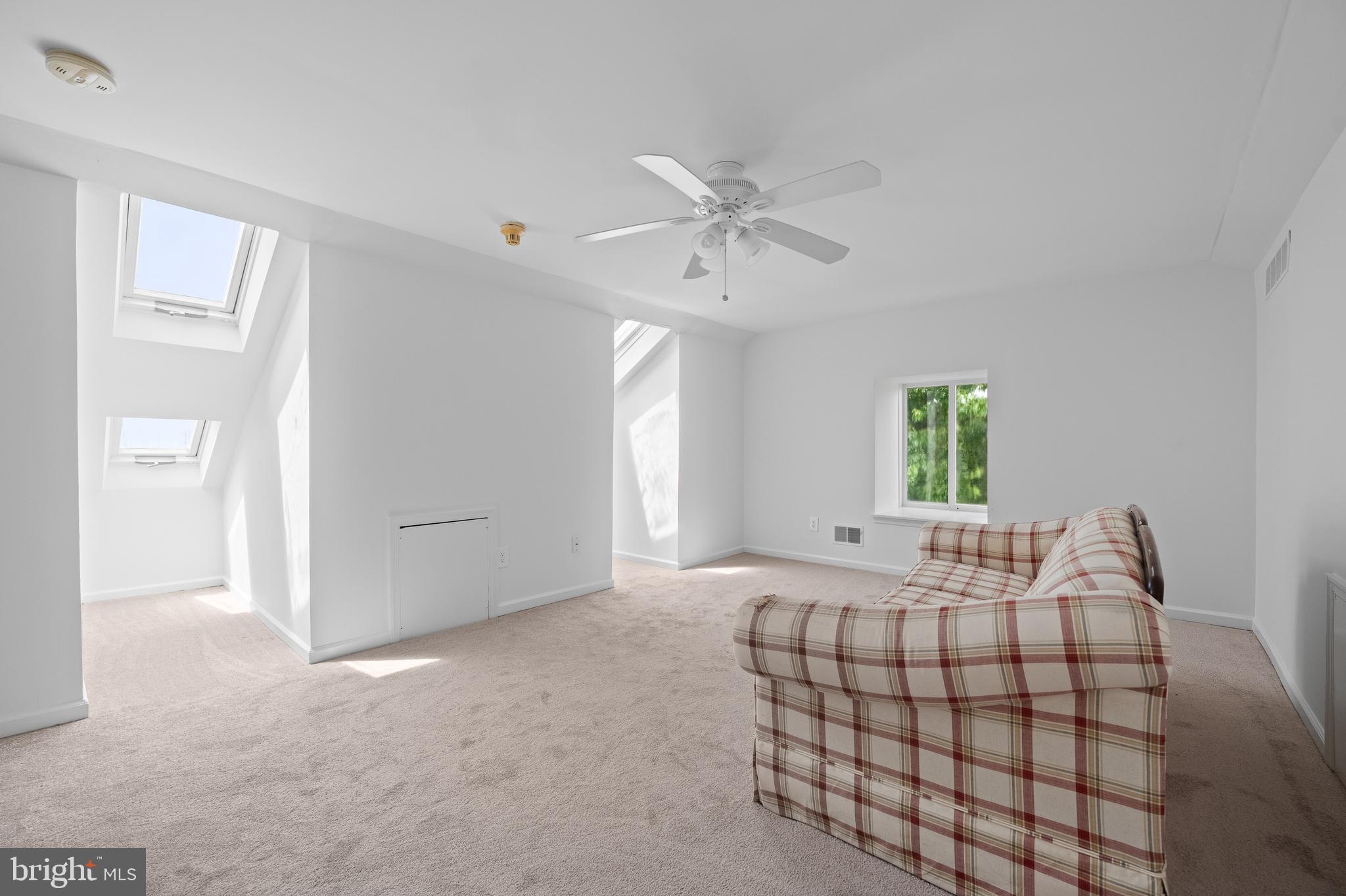 REBEL HILL - Residential