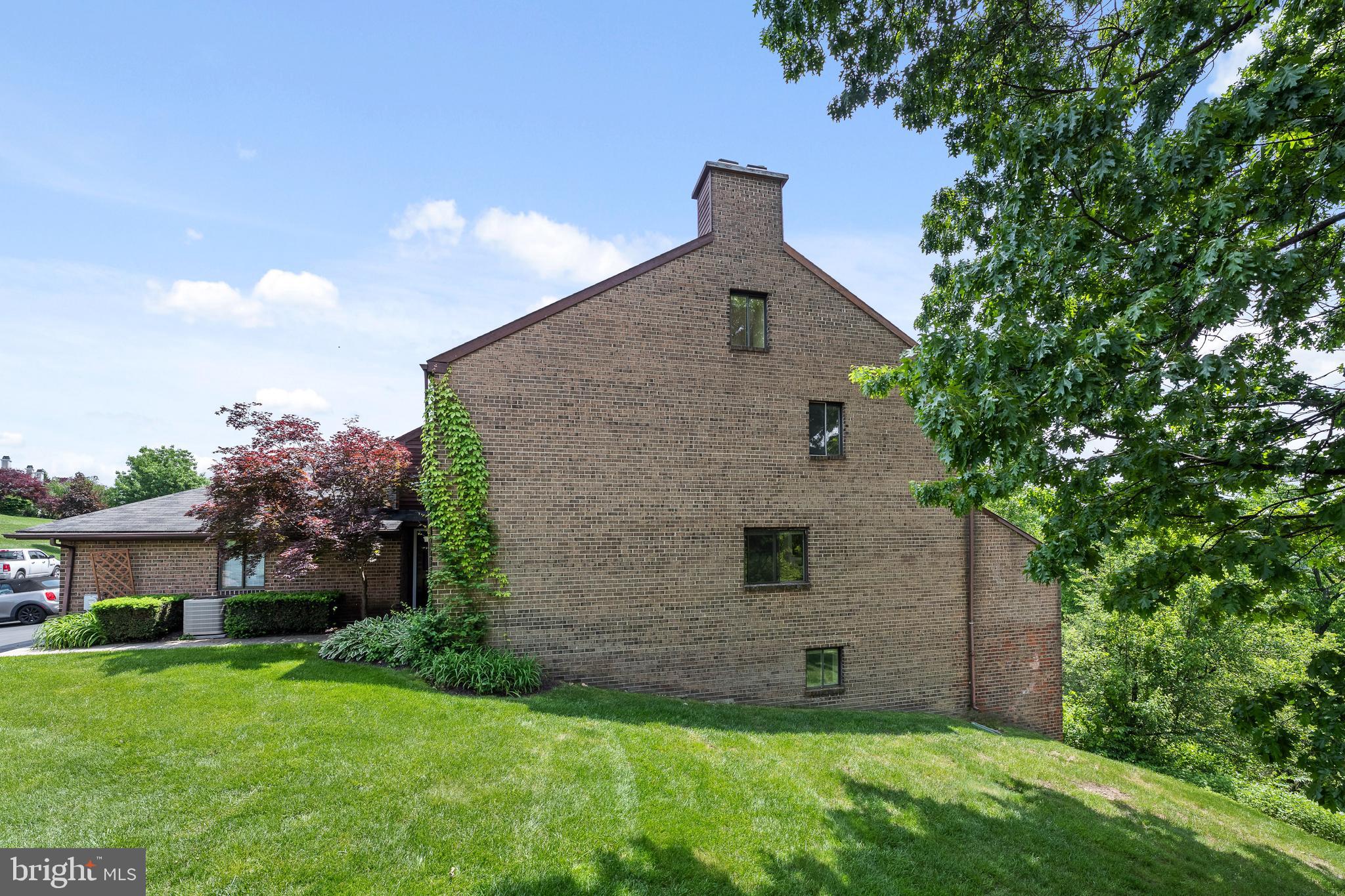 REBEL HILL - Residential